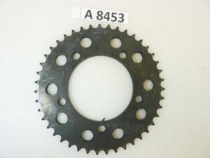 Corona 43 denti passo 535 diam foro centrale 112 mm diam est 225 mm interasse fori laterale 82 mm 8012 moto epoca Guzzi Gilera Benelli Motobi MV Agusta Morini Malaguti Ducati Cagiva Aprilia vari modelli NUOVO fondo di magazzino vedi foto leggi descrizione