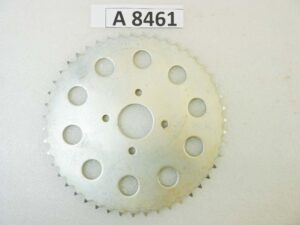 Corona 47 denti passo 420 diam foro centrale 36 mm diam est 195 mm interasse fori opposti 63 mm moto epoca Guzzi Gilera Benelli Motobi MV Agusta Morini Malaguti Ducati Cagiva Aprilia vari modelli NUOVO fondo di magazzino vedi foto leggi descrizione