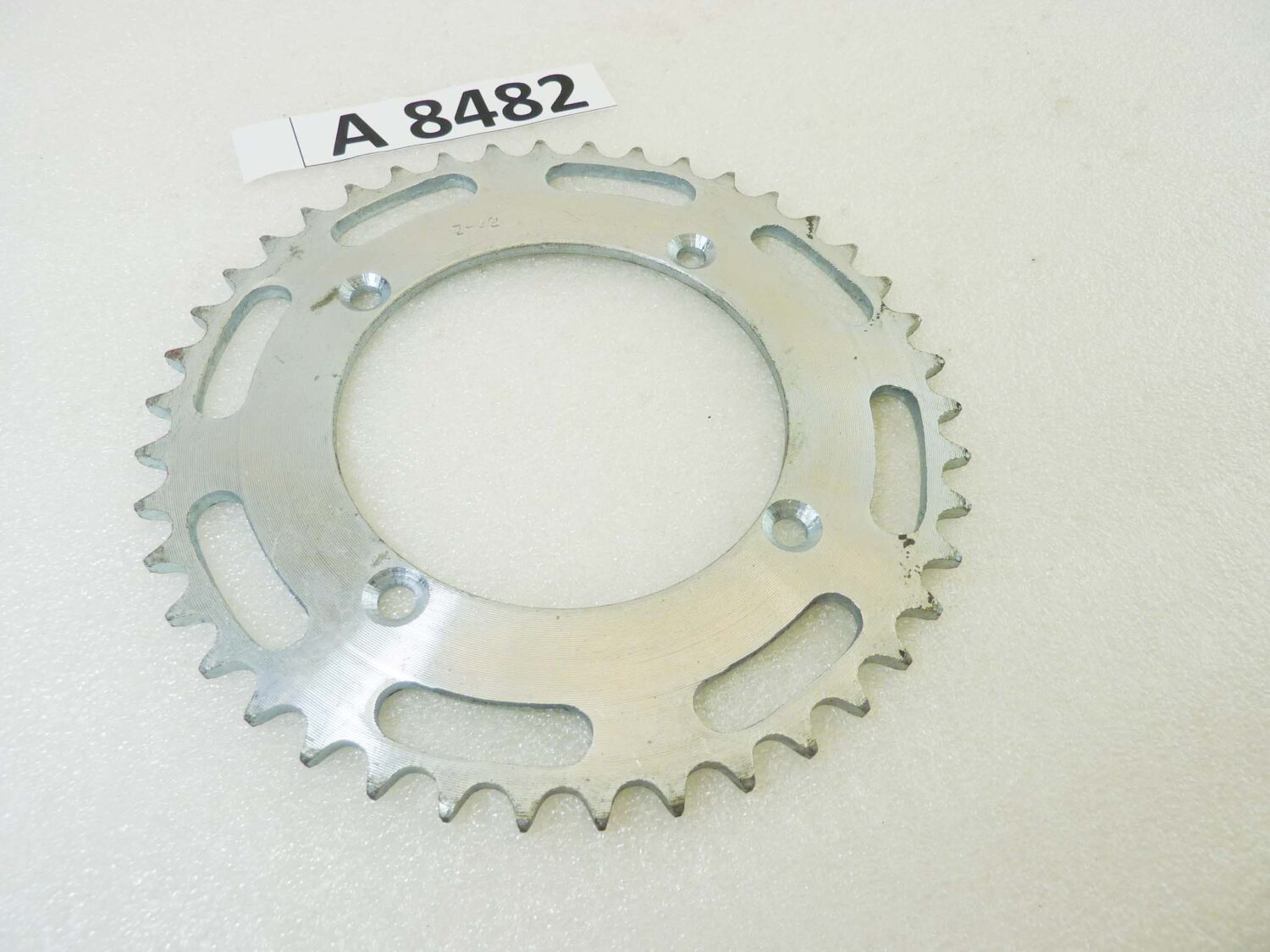 Corona Ducati 98 42 denti passo 420 diam foro centrale 96 mm diam est 165 mm int fori 110 mm NUOVO fondo di magazzino vedi foto leggi descrizione - immagine 2