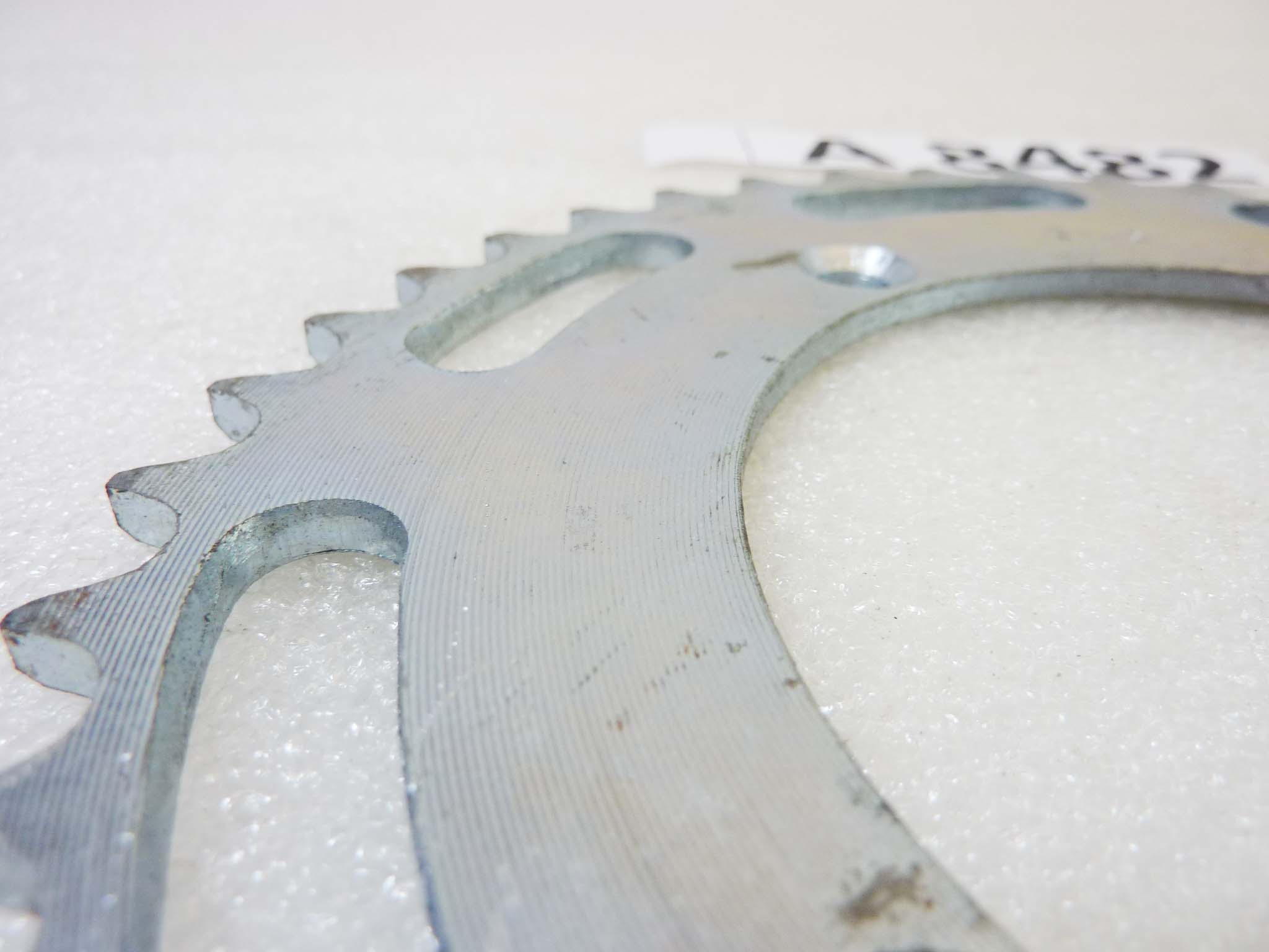 Corona Ducati 98 42 denti passo 420 diam foro centrale 96 mm diam est 165 mm int fori 110 mm NUOVO fondo di magazzino vedi foto leggi descrizione - immagine 3