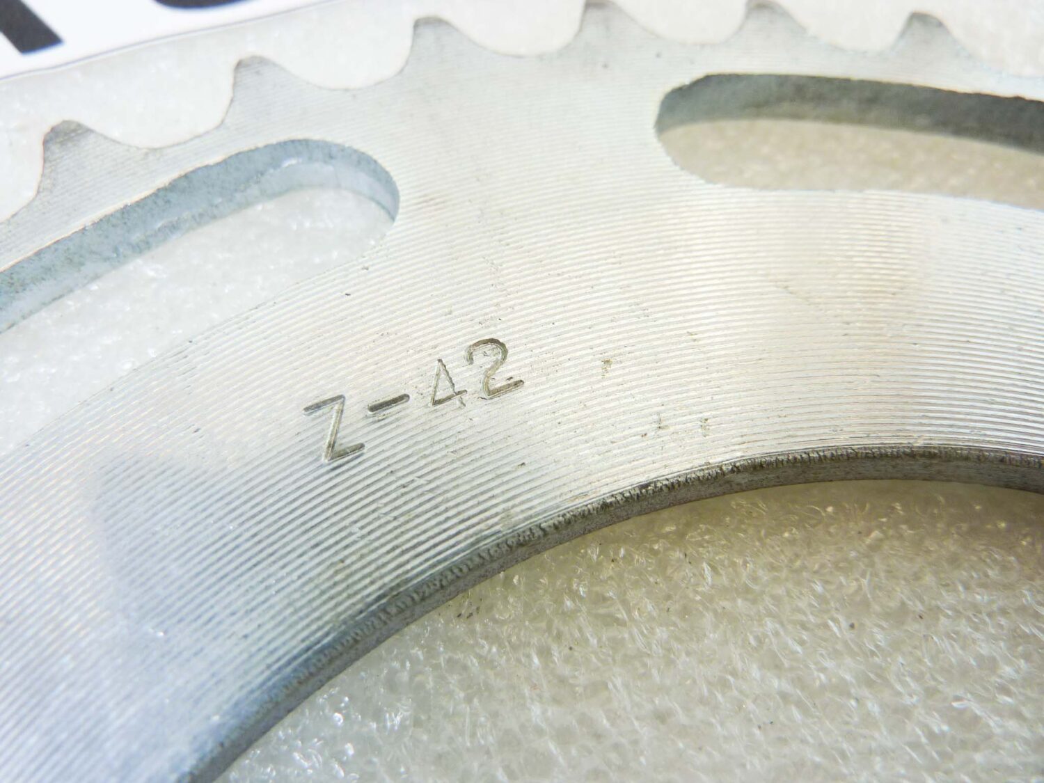 Corona Ducati 98 42 denti passo 420 diam foro centrale 96 mm diam est 165 mm int fori 110 mm NUOVO fondo di magazzino vedi foto leggi descrizione - immagine 4