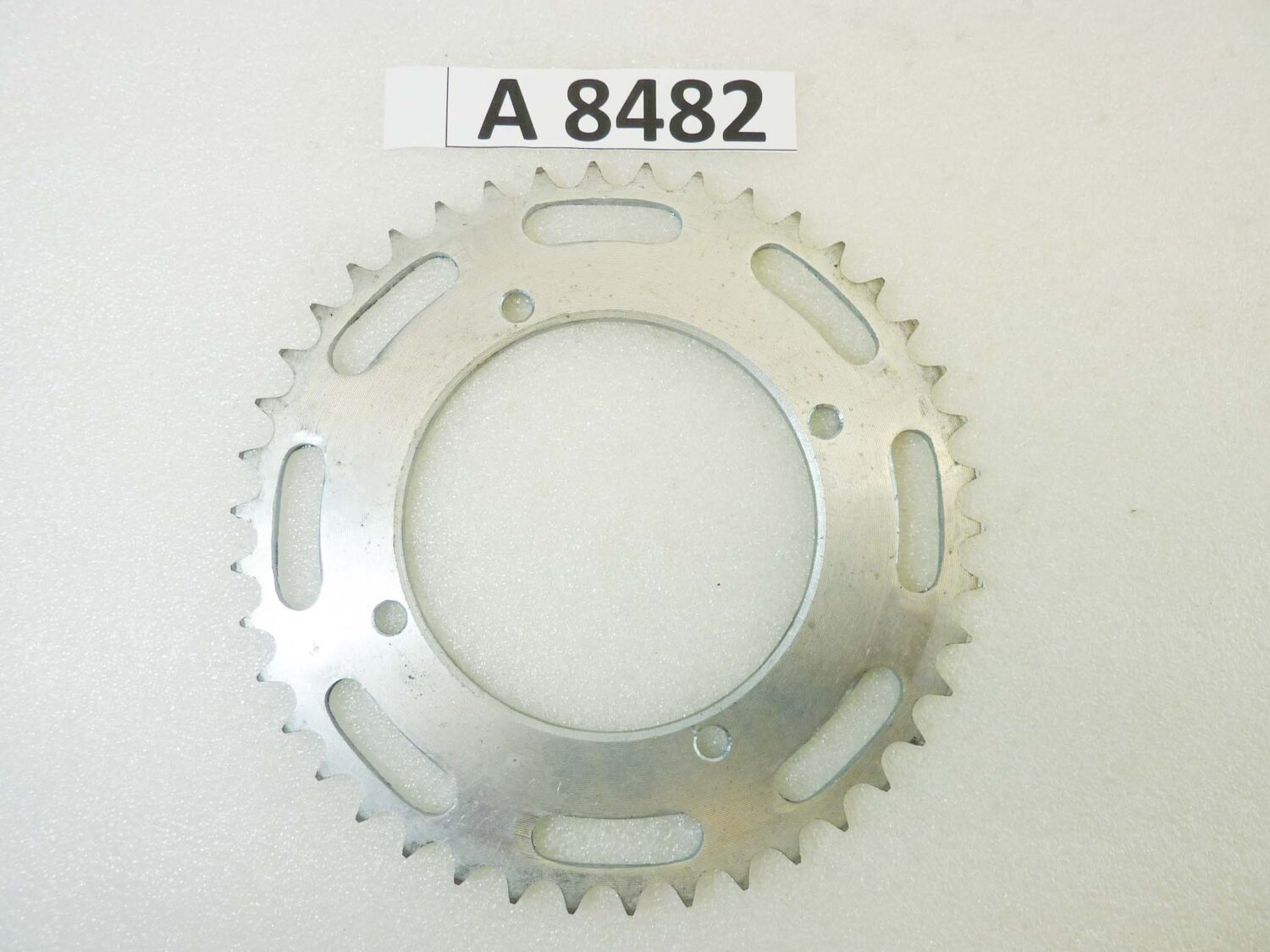 Corona Ducati 98 42 denti passo 420 diam foro centrale 96 mm diam est 165 mm int fori 110 mm NUOVO fondo di magazzino vedi foto leggi descrizione - immagine 5