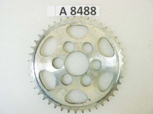 Corona 222 43 denti passo 420 diam foro centrale 45 mm diam est 180 mm moto epoca Guzzi Gilera Benelli Motobi MV Agusta Morini Malaguti Ducati Cagiva Aprilia vari modelli NUOVO fondo di magazzino vedi foto leggi descrizione