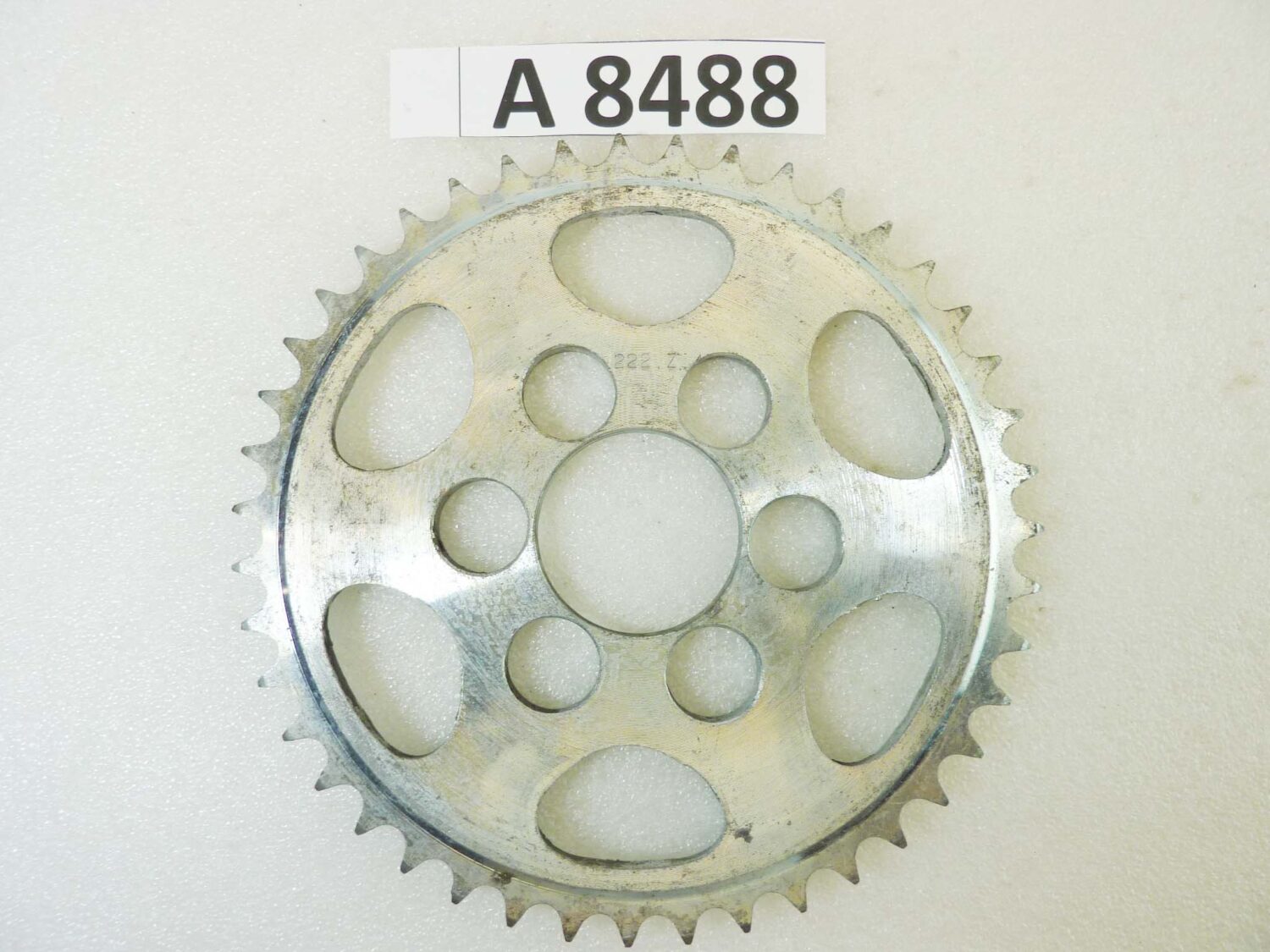 Corona 222 43 denti passo 420 diam foro centrale 45 mm diam est 180 mm moto epoca Guzzi Gilera Benelli Motobi MV Agusta Morini Malaguti Ducati Cagiva Aprilia vari modelli NUOVO fondo di magazzino vedi foto leggi descrizione