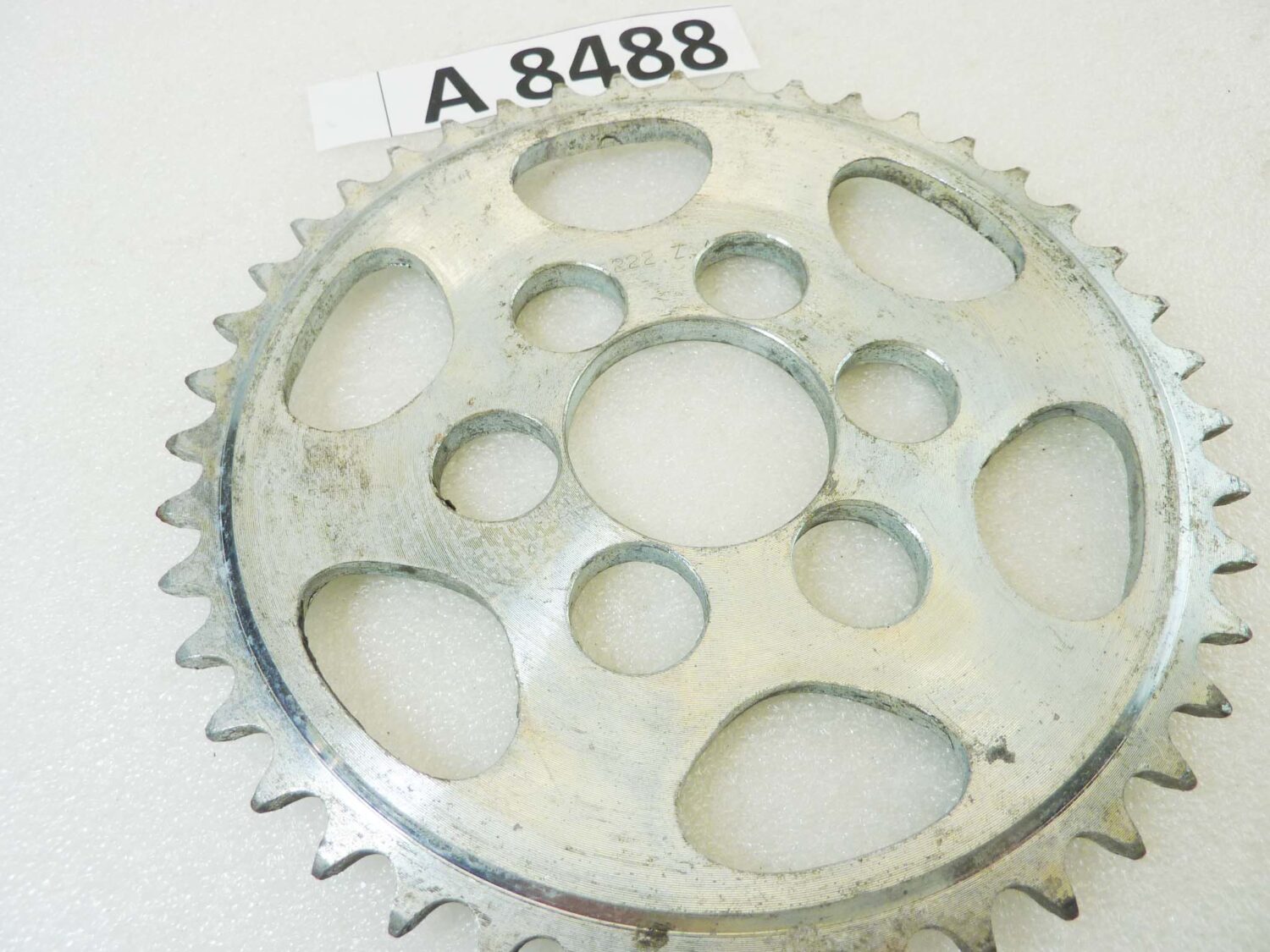 Corona 222 43 denti passo 420 diam foro centrale 45 mm diam est 180 mm moto epoca Guzzi Gilera Benelli Motobi MV Agusta Morini Malaguti Ducati Cagiva Aprilia vari modelli NUOVO fondo di magazzino vedi foto leggi descrizione - immagine 2