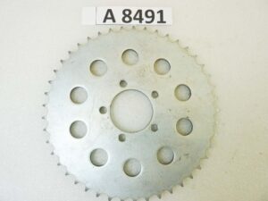 Corona 689 Guzzi Dingo 3V 45 denti passo 428 diam foro centrale 45 mm diam est 188 mm interasse fori leterale 36 mm vari modelli NUOVO fondo di magazzino vedi foto leggi descrizione