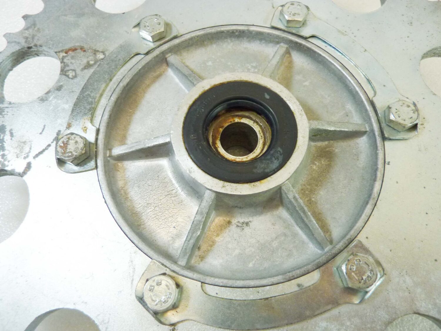 Corona Cagiva e varie epoca 58 denti perno ruota 15 mm diam est 240 mm int fori vari modelli NUOVO fondo di magazzino vedi foto leggi descrizione - immagine 4