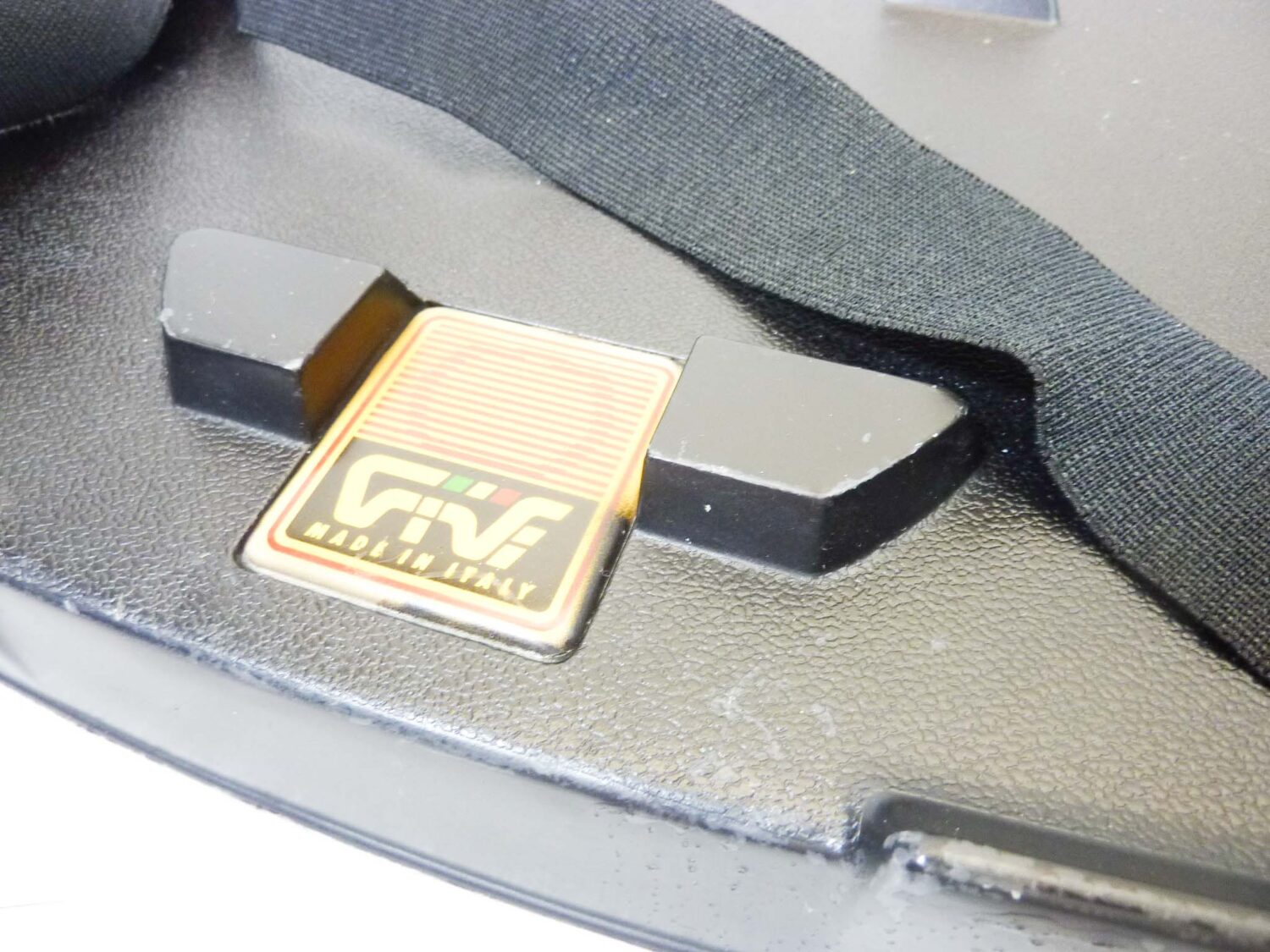 Piastra Givi portacasco per top-case bauletti cod E62 elastici deteriorati NUOVO fondo di magazzino vedi foto leggi descrizione - immagine 4