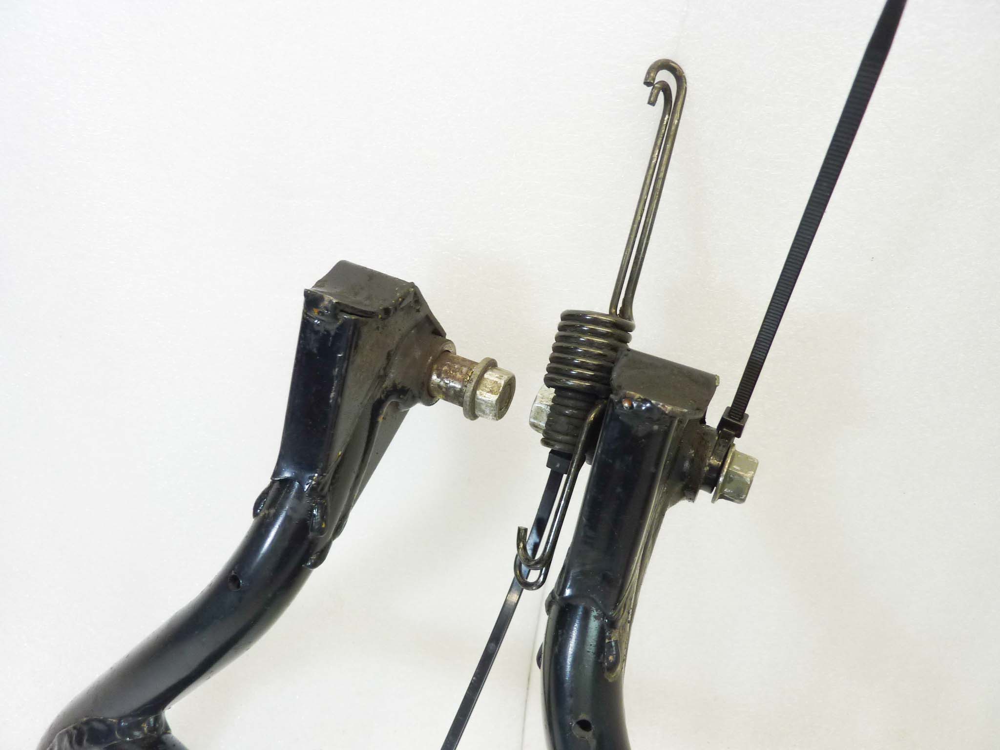 Cavalletto centrale Suzuki GSX 600 750 F 1998 - 2005 con molle e perni - immagine 4