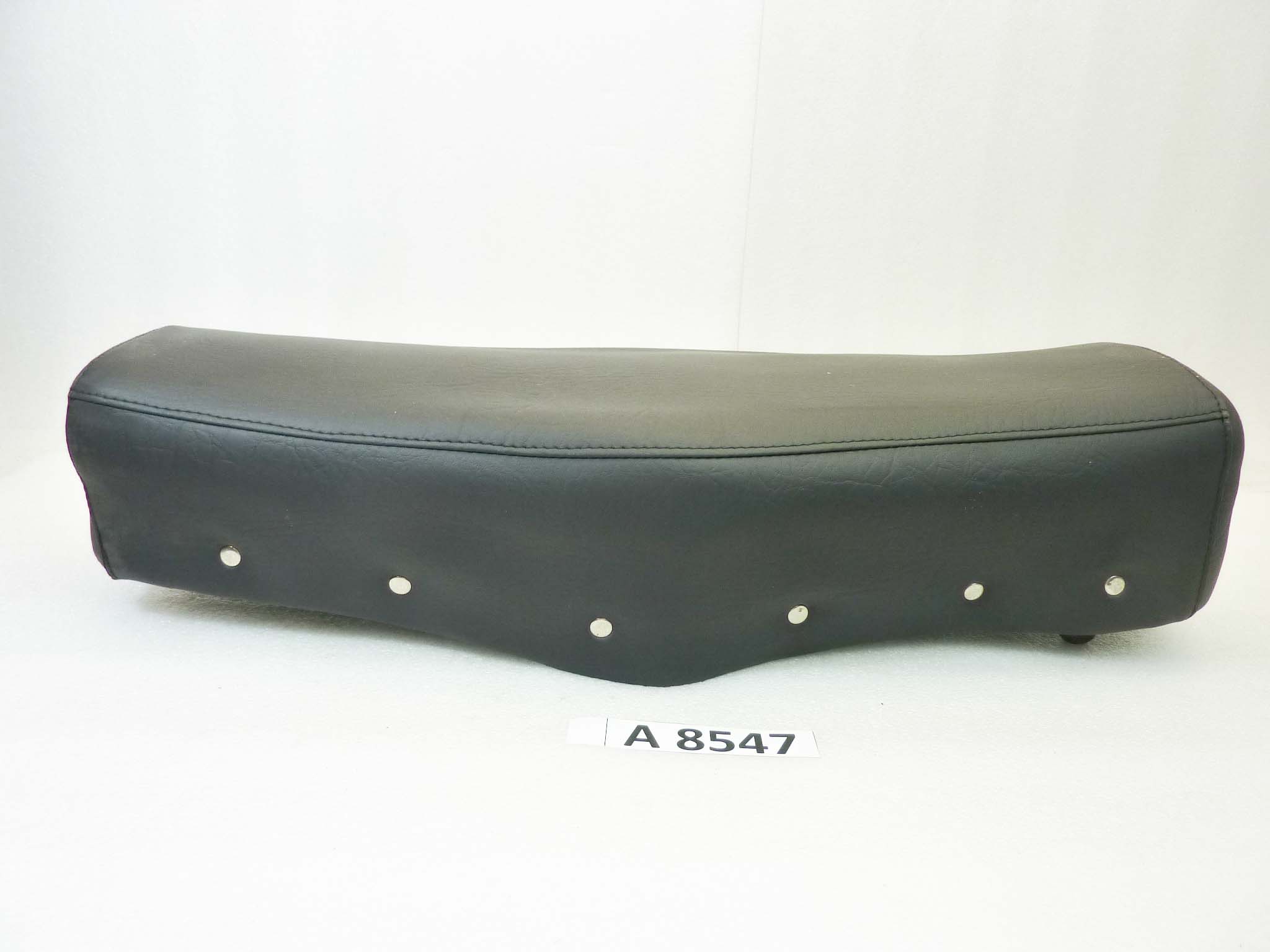 Sella Moto Morini Corsaro 125 lungh 57 cmlargh centrale 22 cm interasse staffe posteriori 105 mm int staffe centrali 180 mm int staffe serbaroio 85 mm - immagine 2