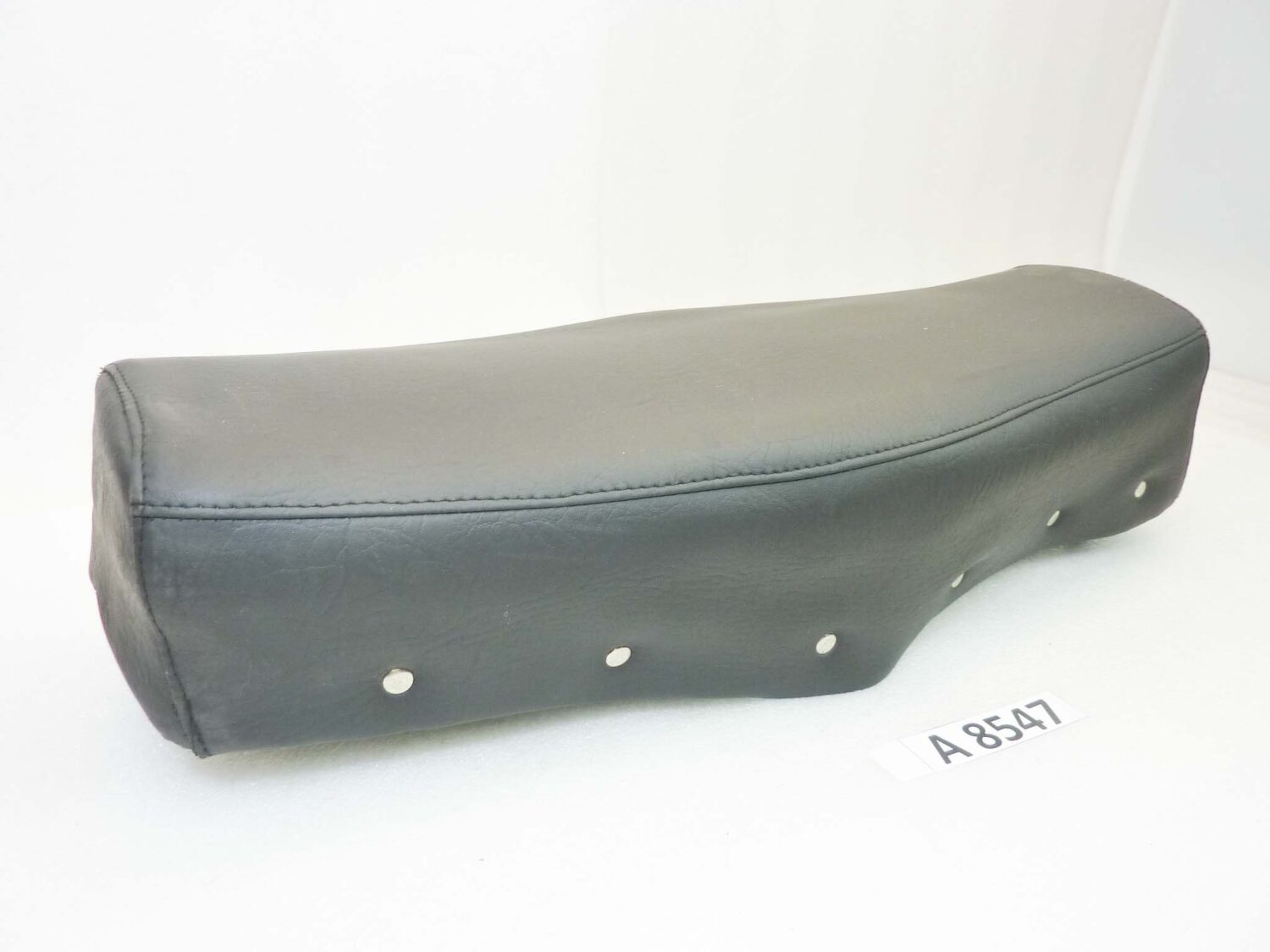 Sella Moto Morini Corsaro 125 lungh 57 cmlargh centrale 22 cm interasse staffe posteriori 105 mm int staffe centrali 180 mm int staffe serbaroio 85 mm - immagine 3