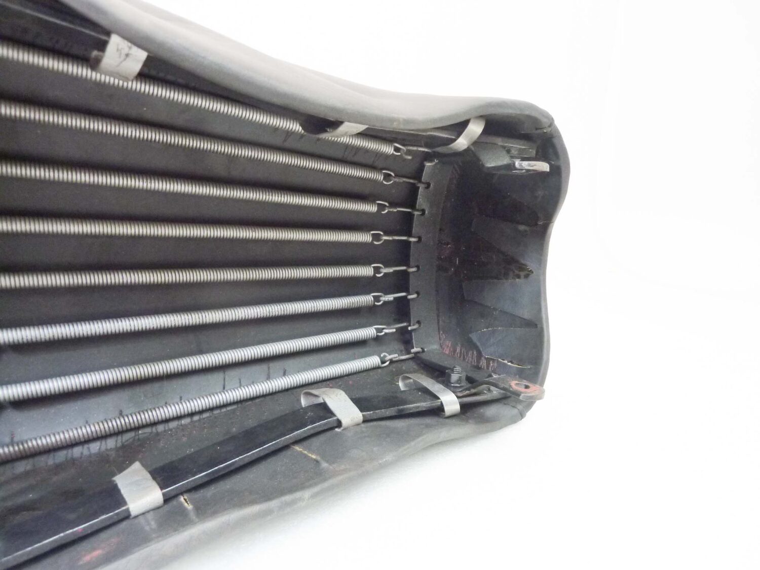 Sella Moto Morini Corsaro 125 lungh 57 cmlargh centrale 22 cm interasse staffe posteriori 105 mm int staffe centrali 180 mm int staffe serbaroio 85 mm - immagine 9