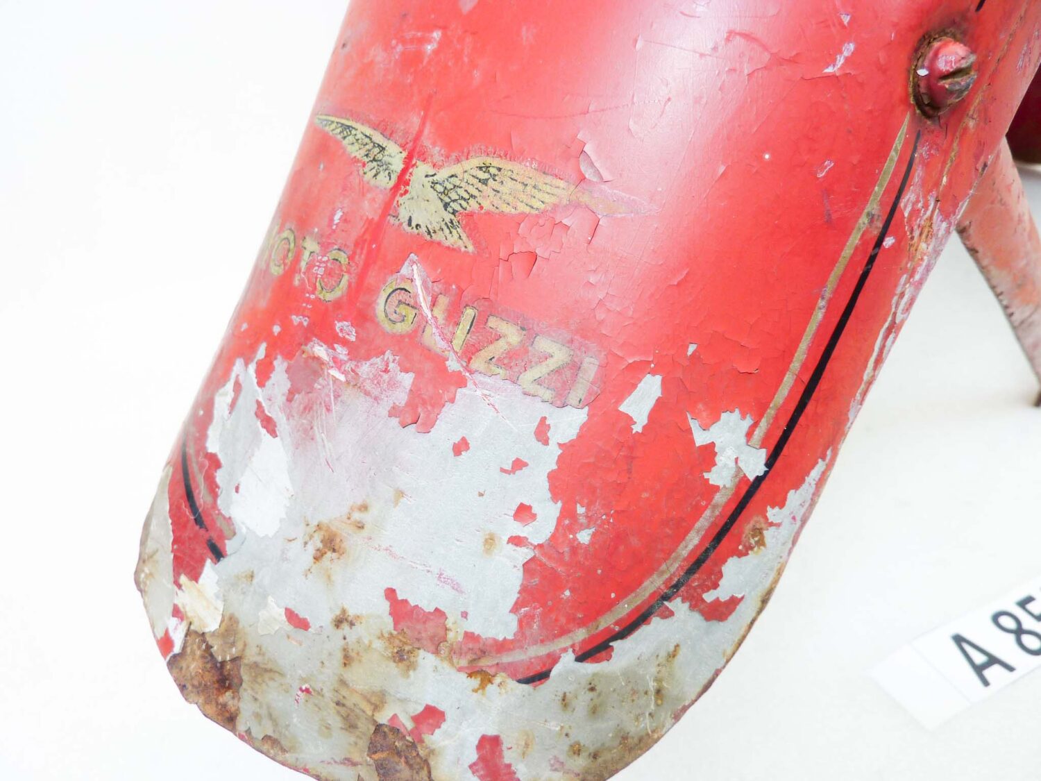Parafango anteriore Guzzi epoca parallelogramma lungh 74 cm largh centrale 13 cm - immagine 2