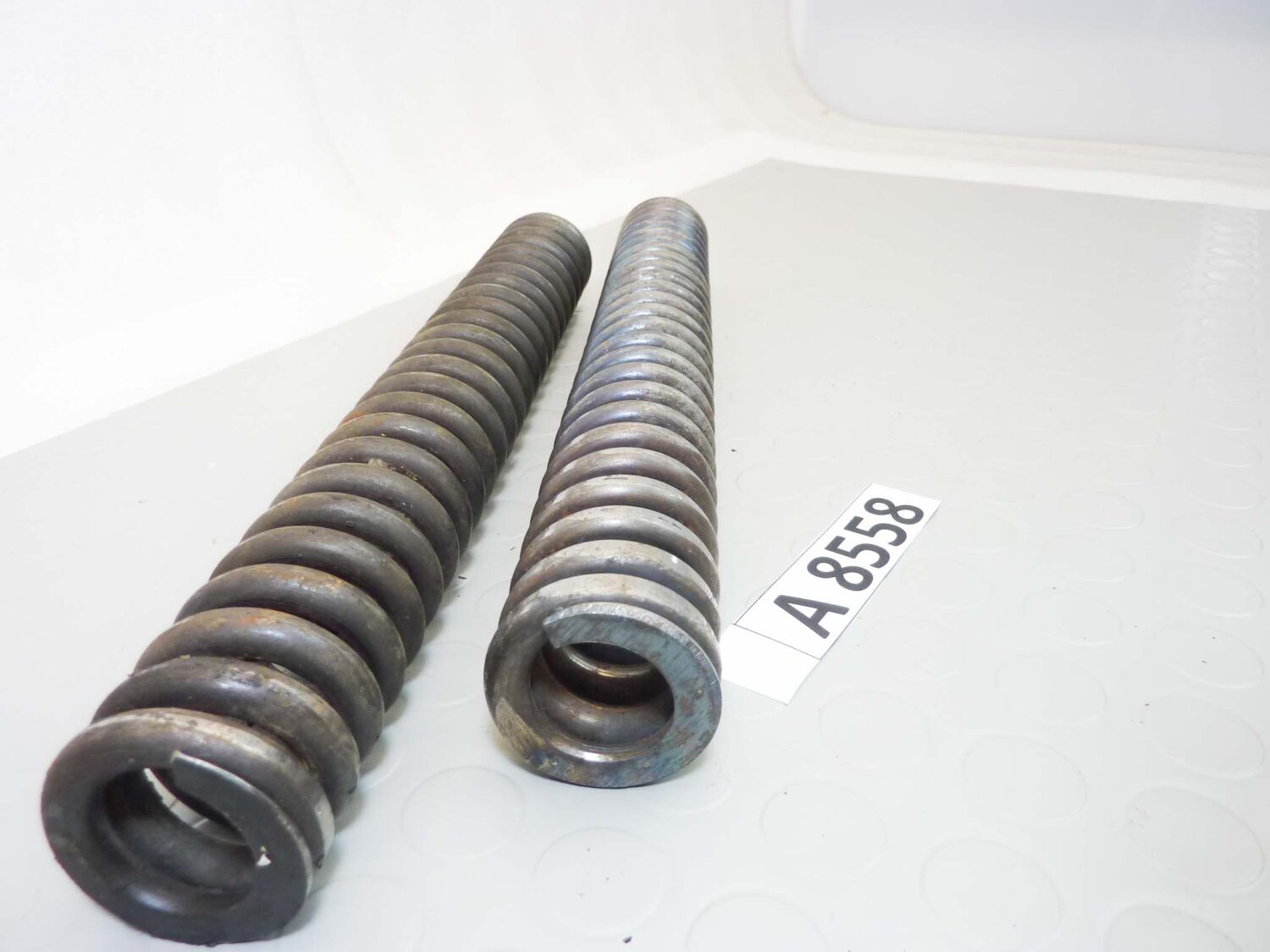 Coppia molle forcellone oscillante Guzzi Airone 250 4V lungh 335 mm cod T16050 usate - immagine 3