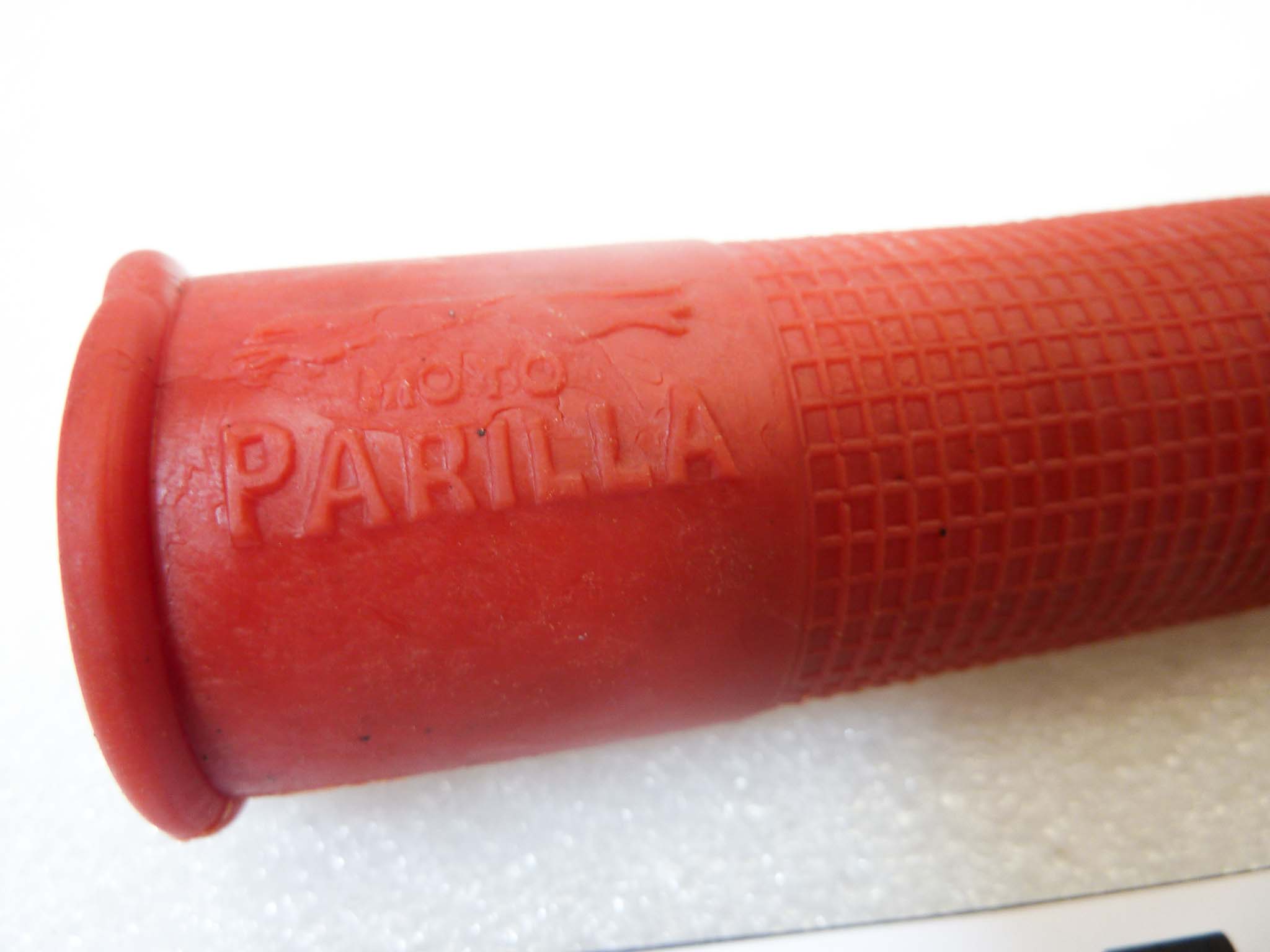 Manopola moto Parilla rossa originale no replica diam interno 22 lungh tot 110 mm nuovo fondo di magazzino - immagine 2