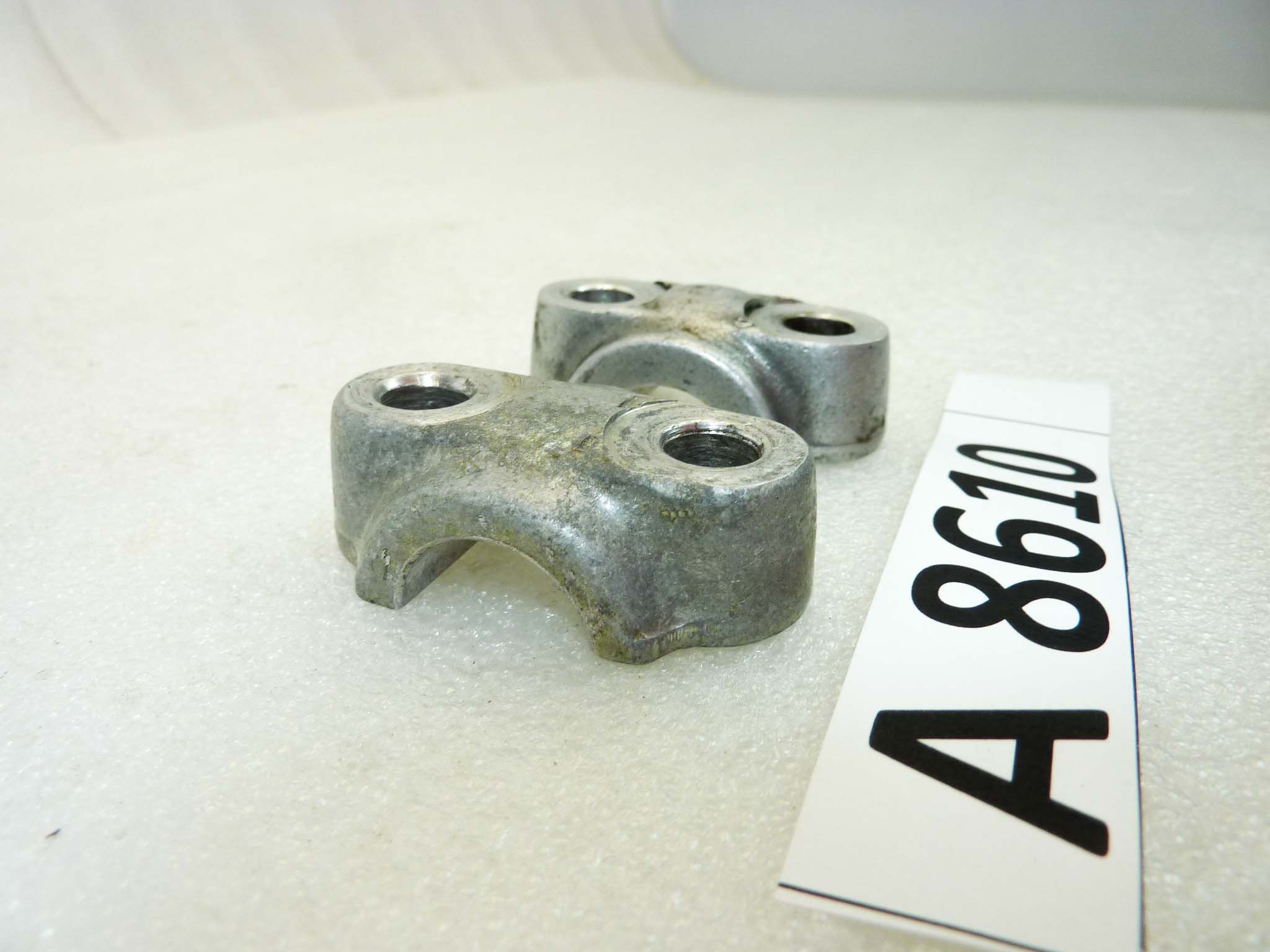 Collari chiusura forcella anteriore Honda CB Four 250 350 360 550 750 CL 350 cod 516342 92000 staffe perno ruota - immagine 3