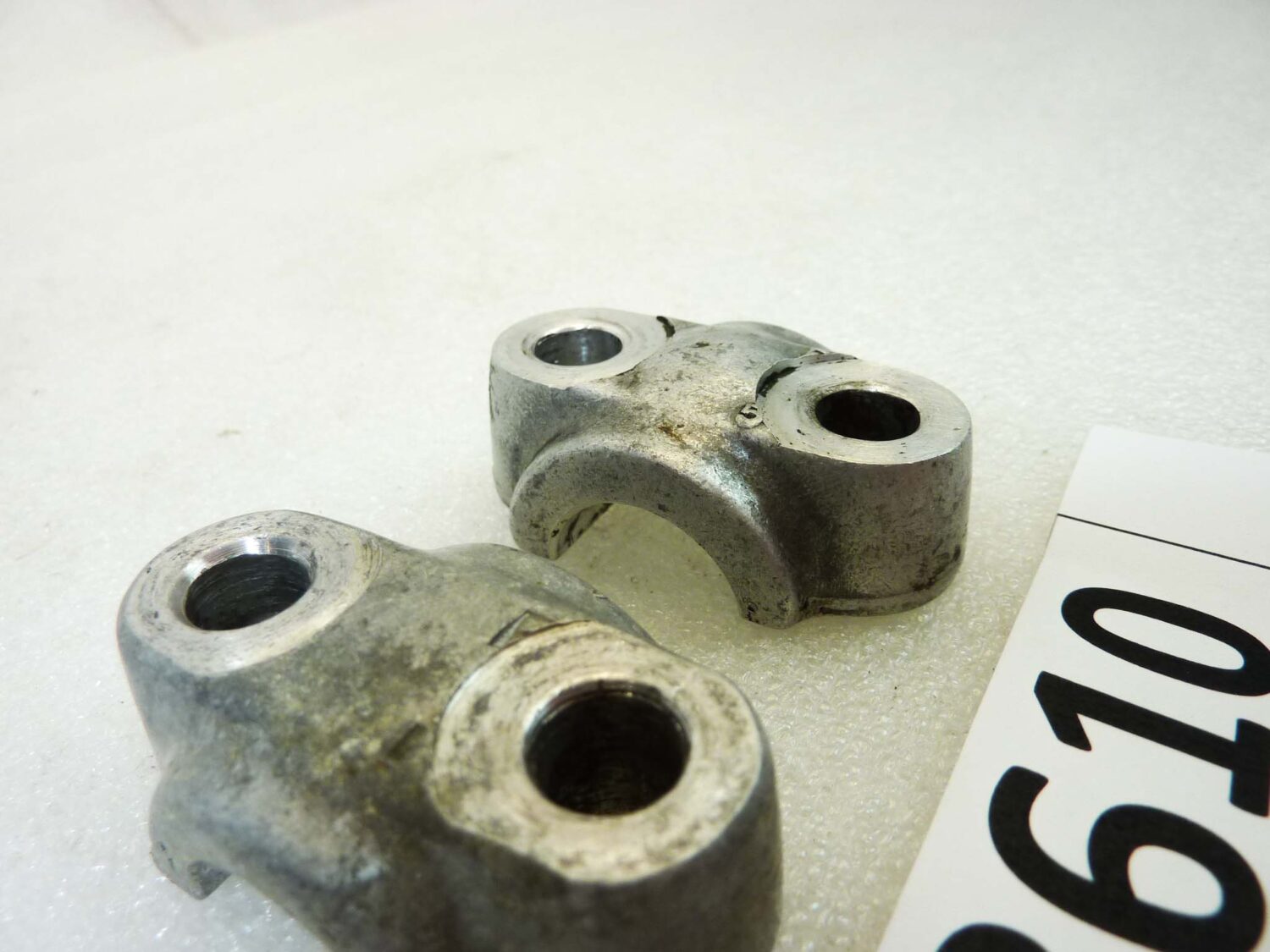 Collari chiusura forcella anteriore Honda CB Four 250 350 360 550 750 CL 350 cod 516342 92000 staffe perno ruota - immagine 4