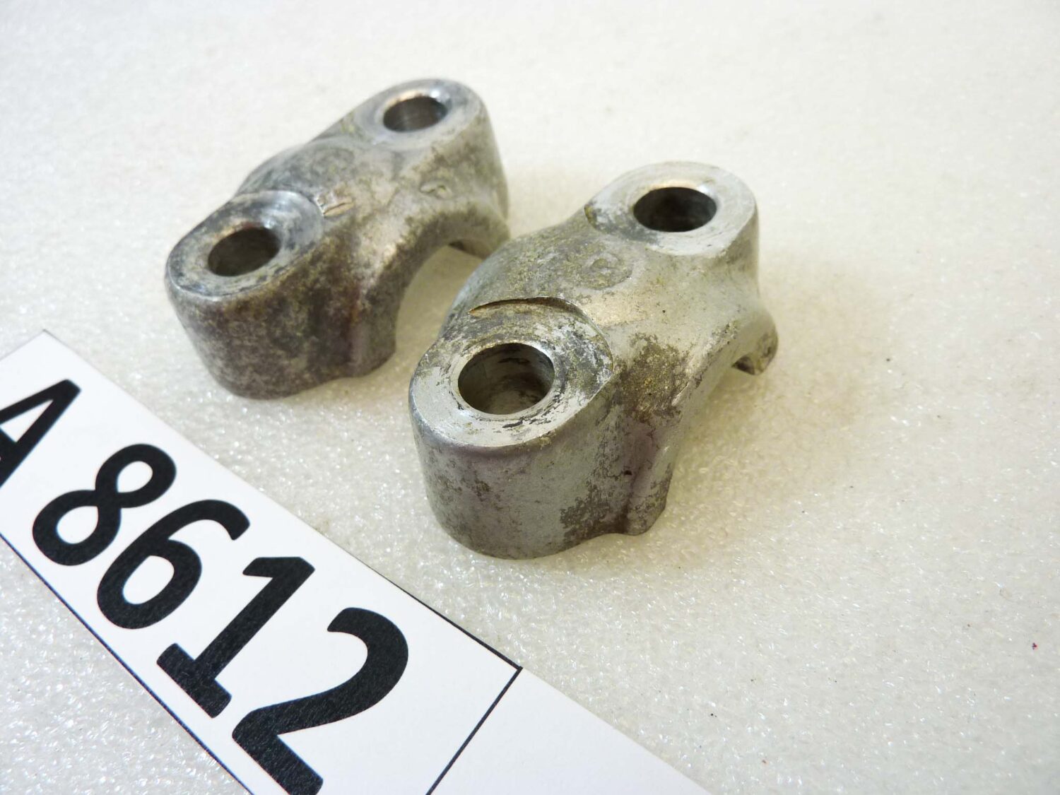 Collari chiusura forcella anteriore Honda CB Four 250 350 360 550 750 CL 350 cod 516342 92000 staffe perno ruota - immagine 4