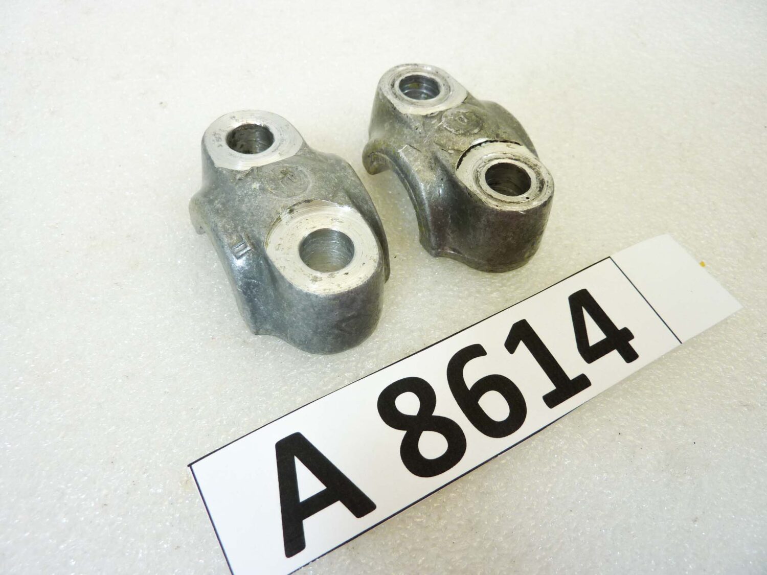 Collari chiusura forcella anteriore Honda CB Four 250 350 360 550 750 CL 350 cod 516342 92000 staffe perno ruota - immagine 2
