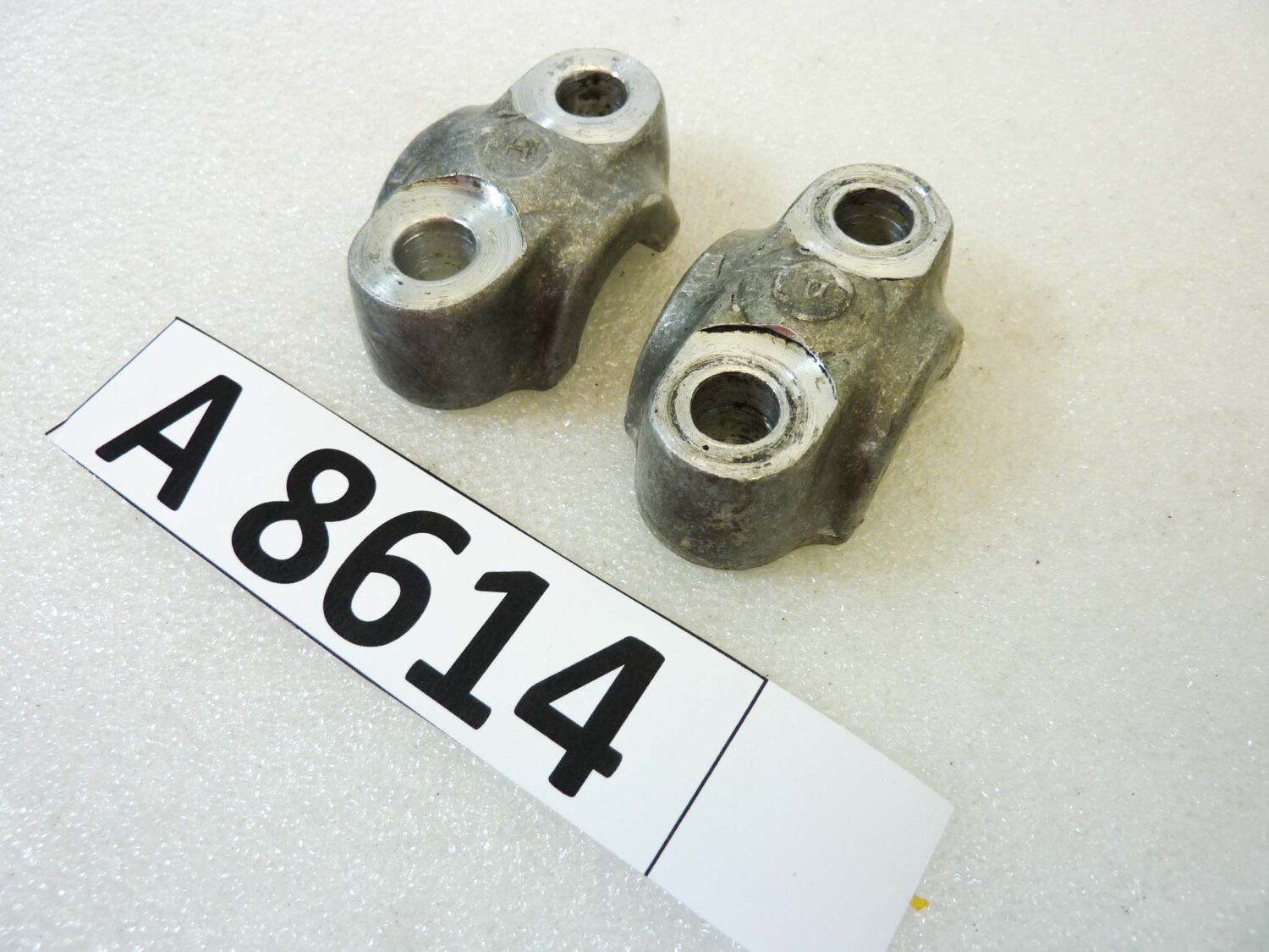 Collari chiusura forcella anteriore Honda CB Four 250 350 360 550 750 CL 350 cod 516342 92000 staffe perno ruota - immagine 3