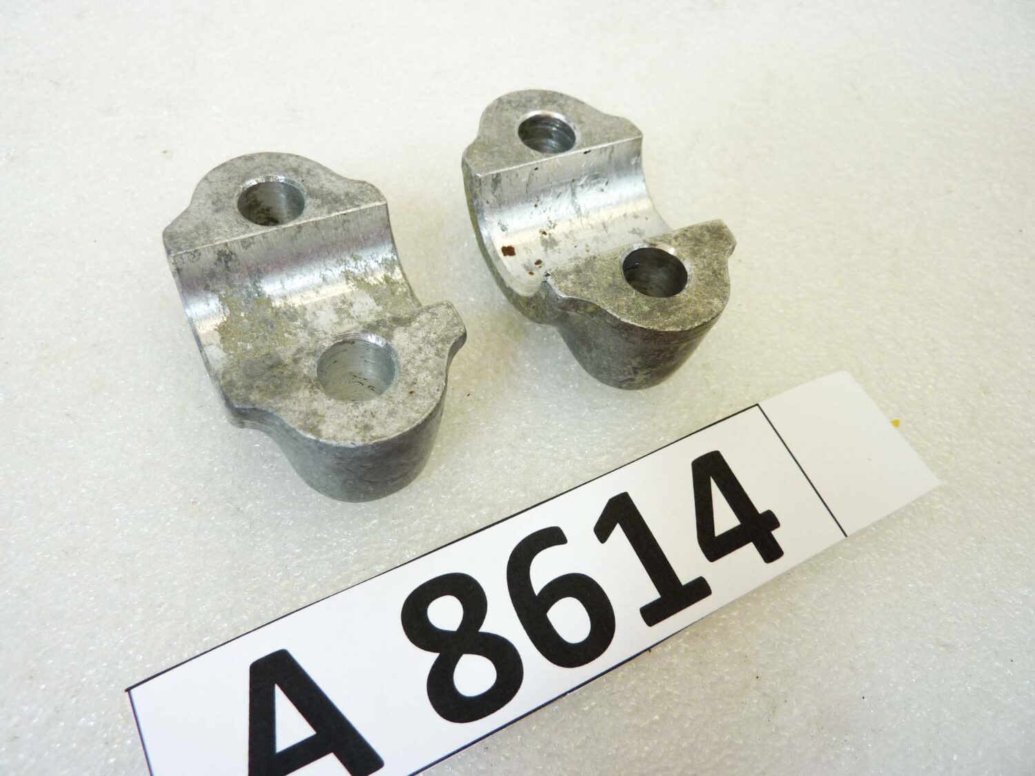 Collari chiusura forcella anteriore Honda CB Four 250 350 360 550 750 CL 350 cod 516342 92000 staffe perno ruota - immagine 4