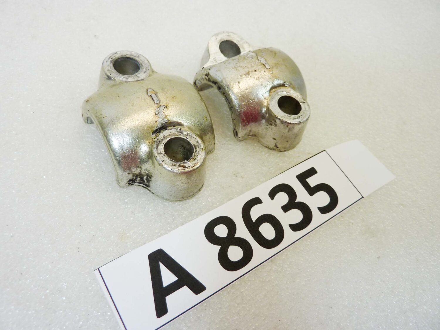 Collari chiusura forcella anteriore Kawasaki epoca interasse fori 36 mm canale 24 mm staffe perno ruota - immagine 2