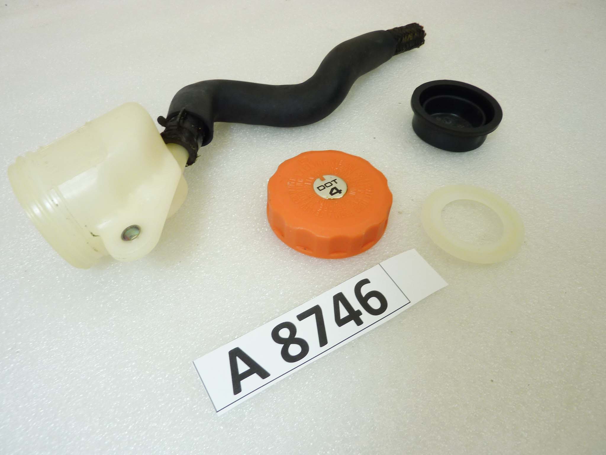 Serbatoio vaschetta olio freni Honda VFR 750 F RC24 1986 - 1989 - immagine 2