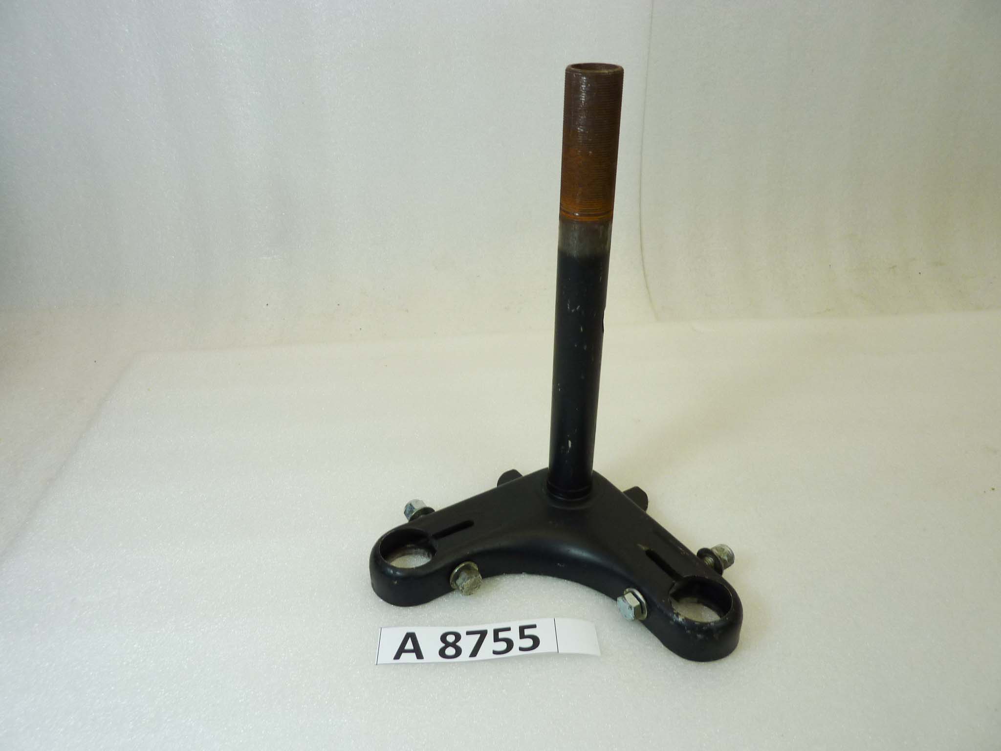 Piastra sterzo inferiore Guzzi vari modelli diam foro steli 30 mm diam canotto 25 mm interasse steli 150 mm nuovo fondo di magazzino