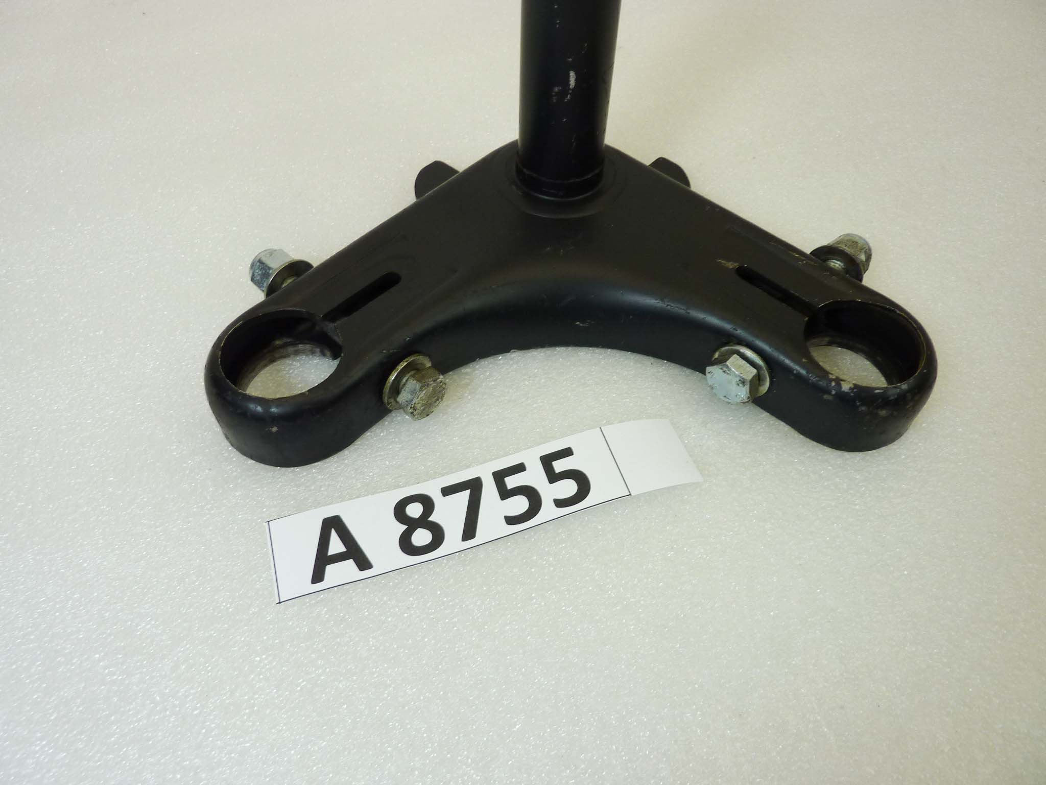 Piastra sterzo inferiore Guzzi vari modelli diam foro steli 30 mm diam canotto 25 mm interasse steli 150 mm nuovo fondo di magazzino - immagine 2