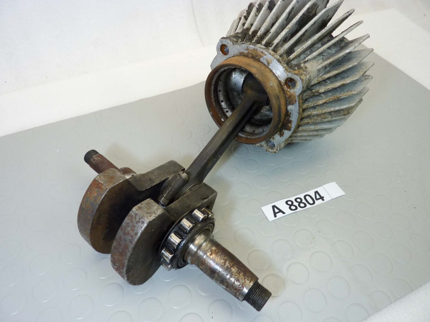 Albero motore Guzzi Ercole con cilindro e pistone bloccati - immagine 2