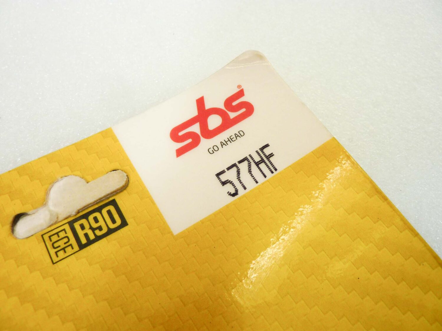 Pastiglie freno SBS 577HF 6565770 per HONDA
CBR 600 F Sport (a partire dal 2001)
CBR 900 RR Fireblade (a partire dal 2000)
CBR 1000 RR Fireblade (fino al 2005)
VTR 1000 SP1 / SP2 (tutti gli anni)
CB 1000 R (fino al 2017)
CB 1300 SF/S (a partire dal 2003)
KAWASAKI
ZX-6R / ZX-636R Ninja (a partire dal 2003)
ZX-9R Ninja (a partire dal 2002)
ZX-10R Ninja (a partire dal 2004)
Z 1000 (a partire dal 2003)
Z 750 (a partire dal 2004)
SUZUKI
GSX-R 600 (a partire dal 2004)
GSX-R 750 (a partire dal 2004)
GSX-R 1000 (a partire dal 2004)
GSX 1300 R Hayabusa (a partire dal 2008)
SV 1000 S (a partire dal 2003)
YAMAHA
YZF-R6 (a partire dal 2003)
YZF-R1 (a partire dal 2004)
FZ1 / Fazer 1000 (a partire dal 2006)
MT-01 (a partire dal 2005)
MT-09 SP (2018-2020) vedi foto per compatibilità esatta NUOVO fondo di magazzino - immagine 3