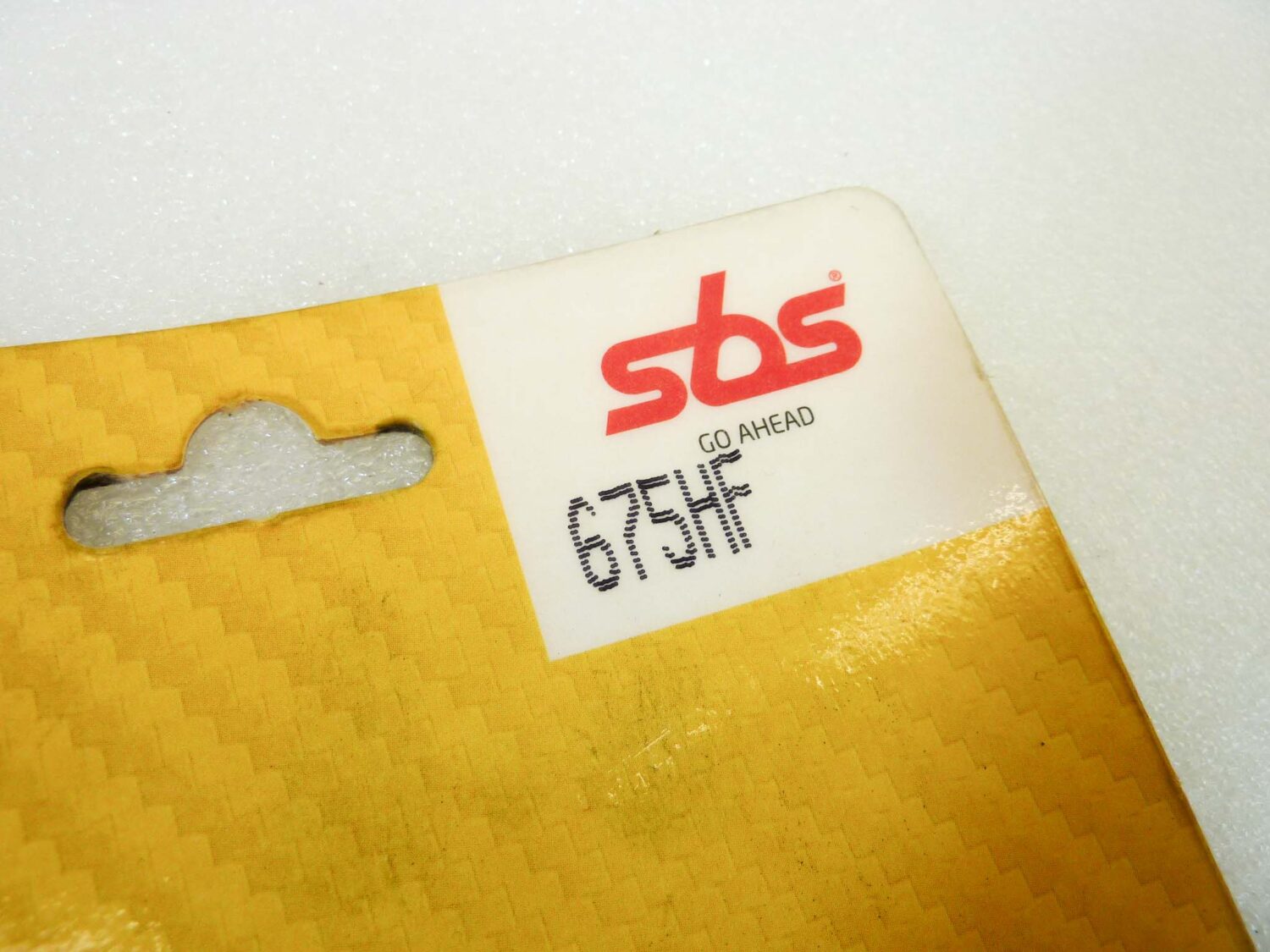 Pastiglie freno SBS 675HF 6566750 per HONDA
Freno Anteriore:
CB 1000 Big One (dal 1993)
CB Seven Fifty (RC42) (dal 1992)
CBR 1000 F (dal 1989)
GL 1500 Gold Wing (dal 1988)
NT V Deauville 650 (dal 2001)
VT C/CD Shadow 600 (dal 1993)
VFR 750 F (dal 1990)
Freno Posteriore:
CBF 600 (dal 2004)
CBR 600 F Sport (dal 2001)
CBR 900 RR Fireblade (dal 2000)
VT C Shadow /CD Shadow (PC21) 600 (dal 1993)
VFR 800 (dal 2002)
KAWASAKI
Freno Anteriore:
EN 500 (dal 1990)
ER-5 500 (dal 1997)
KLE 500 (dal 1991)
Ninja 250 R (dal 2008)
VN 800 Vulcan Classic (dal 1995)
VN 1500 Classic Tourer (dal 1998)
ZRX 1100 (dal 1997)
ZRX 1200 R/S (dal 2001)
ZX-6R Ninja (dal 1998)
ZZR 600 (dal 1990)
Freno Posteriore:
Z 1000 (dal 2003)
ZX-9R Ninja (dal 2002)
ZX-10R Ninja (dal 2004)
ZX-12R Ninja (dal 2000)
SUZUKI
Freno Anteriore:
DR 650 SE (dal 1996)
DR-Z 400 (dal 2000)
GSF 600/1200 Bandit (dal 1995)
GSR 600 (dal 2006)
GSX 650 F (dal 2008)
GSX 750 F (dal 1998)
GSX-R 750 (dal 1996)
GSX-R 1000 (dal 2001)
SV 650/1000 (dal 1999)
Freno Posteriore:
GSX-R 600 (dal 2004)
GSX-R 750 (dal 2004)
GSX 1300 R Hayabusa (dal 2008)
YAMAHA
Freno Anteriore:
YZF-R1 (dal 2004)
YZF-R6 (dal 2003)
Fazer 8 (FZ8) (dal 2010)
MT-01 (dal 2005)
MT-07 (dal 2014) vedi foto per compatibilità esatta NUOVO fondo di magazzino - immagine 3