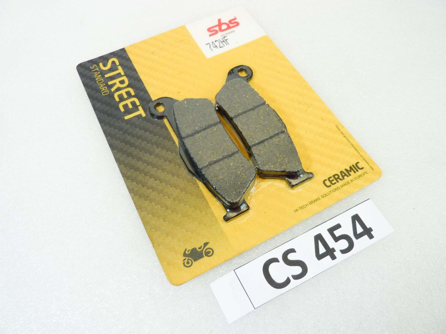 Pastiglie freno SBS 742HF 6567420 per BMW (Freno Posteriore)
R 850 C Avantgarde/Classic/Independent (1999-2001)
R 850 GS (1996-2001)
R 850 R (1994-2007)
R 850 RT (2002-2006)
R 900 RT (2005-2013)
R 1100 GS (1994-1999)
R 1100 R (1994-2001)
R 1100 RT (1996-2001)
R 1100 S (1999-2006)
R 1150 GS/GS Adventure (2000-2005)
R 1150 R/RS/RT (2001-2005)
R 1200 GS/GS Adventure (vari anni e modelli, ad esempio 2010)
K 1200 S (2005)
vedi foto per compatibilità esatta NUOVO fondo di magazzino - immagine 2