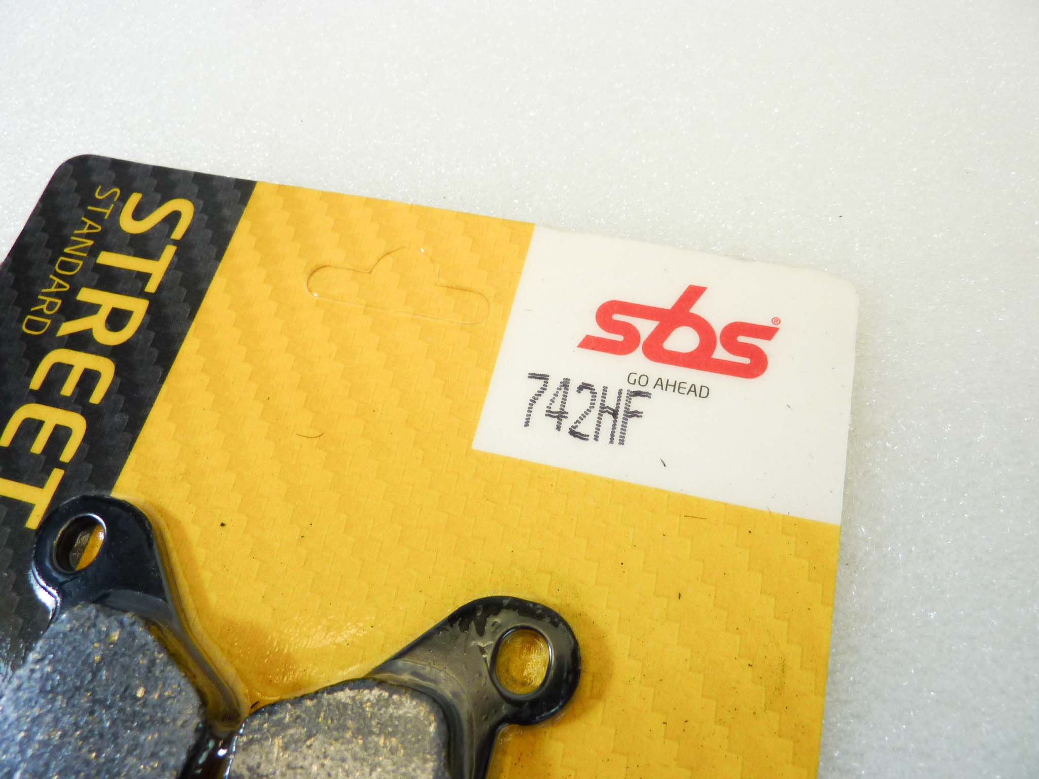 Pastiglie freno SBS 742HF 6567420 per BMW (Freno Posteriore)
R 850 C Avantgarde/Classic/Independent (1999-2001)
R 850 GS (1996-2001)
R 850 R (1994-2007)
R 850 RT (2002-2006)
R 900 RT (2005-2013)
R 1100 GS (1994-1999)
R 1100 R (1994-2001)
R 1100 RT (1996-2001)
R 1100 S (1999-2006)
R 1150 GS/GS Adventure (2000-2005)
R 1150 R/RS/RT (2001-2005)
R 1200 GS/GS Adventure (vari anni e modelli, ad esempio 2010)
K 1200 S (2005)
vedi foto per compatibilità esatta NUOVO fondo di magazzino - immagine 3