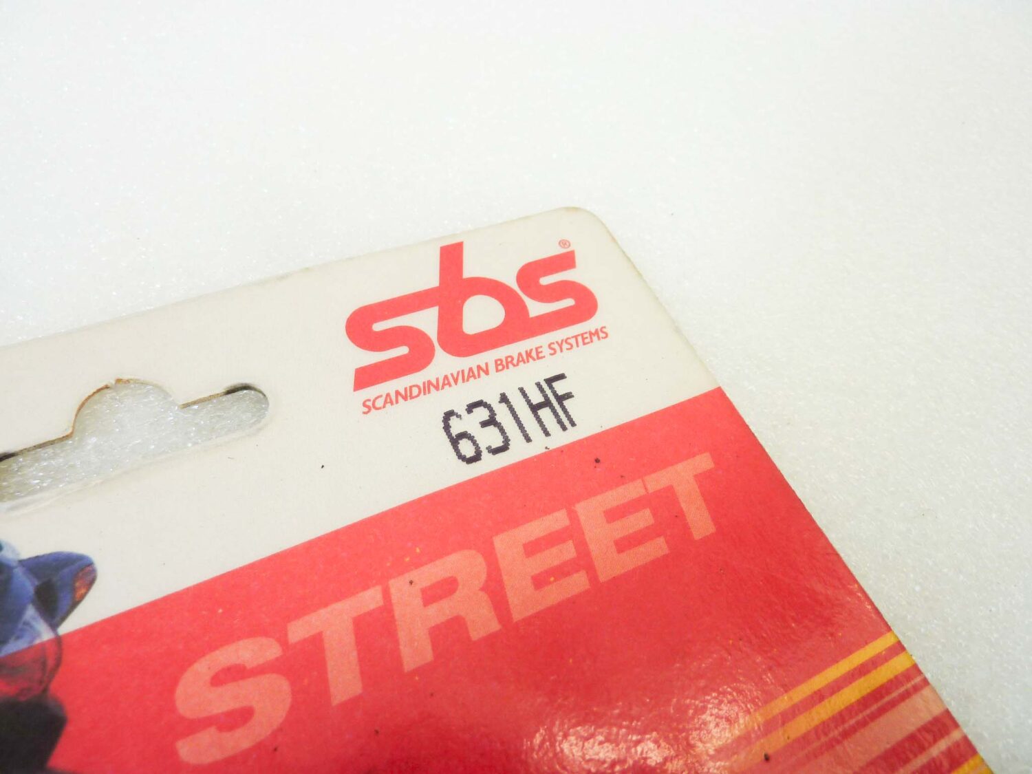 Pastiglie freno SBS 631HF 6566310 per HONDA
Freno Anteriore:
CB 1300 SF (dal 2003)
CBF 1000 (dal 2006)
VFR 800 (dal 2002)
VFR 1200 F (dal 2010)
VTX 1300 (dal 2003)
XLV 1000 Varadero (dal 2004)
XLV 1200 Crosstourer (dal 2012)
Freno Posteriore:
GL 1800 Goldwing (dal 2001)
KAWASAKI
Freno Anteriore:
VN 900 Custom/Classic (dal 2006)
VN 1600 Classic/Tourer (dal 2003)
VN 2000 Vulcan (dal 2004)
Z 750 / Z 750 R (dal 2007)
Z 1000 (dal 2007)
ZX-6R Ninja (dal 2007)
ZX-10R Ninja (dal 2008)
SUZUKI
Freno Anteriore:
GSF 650/1250 Bandit (dal 2007)
GSR 600 (dal 2006)
GSX 650 F (dal 2008)
GSX-R 600 (dal 2004)
GSX-R 750 (dal 2004)
GSX-R 1000 (dal 2003)
GSX 1300 R Hayabusa (dal 2008)
SV 650/1000 (dal 2003)
Freno Posteriore:
GSF 1200 Bandit (2001-2006)
GSF 1250 Bandit (dal 2007)
GSX 1400 (dal 2001)
YAMAHA
Freno Anteriore:
Fazer 8 (FZ8) (dal 2010)
MT-01 (dal 2005)
MT-07 (dal 2014)
MT-09 (dal 2013)
XJR 1300 (dal 2007)
YZF-R1 (dal 2004)
YZF-R6 (dal 2003) vedi foto per compatibilità esatta NUOVO fondo di magazzino - immagine 3
