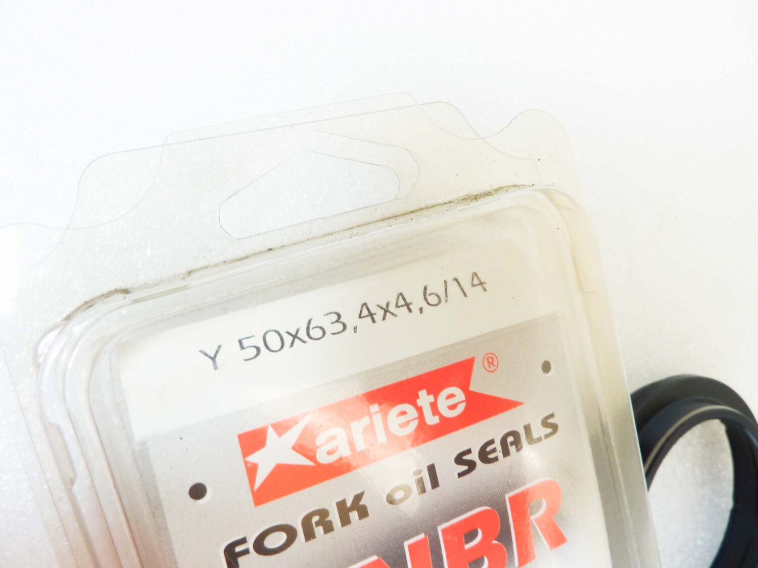 Coppia paraoli Ariete Y 50 x 63,4 x 4,6/14 cod ARI.137 per APRILIA
450 MXV 4,5 2011
450 MXV 450 >2009
450 RXV 450 >2009
450 SXV 450 >2010
550 SXV 550 >2010
1000 CAPO NORD 1000 ABS 2005
1000 ETV 1000 CAPONORD 2007
BENELLI
500 LEONCINO ALL VERSIONS 2016-2019
500 TRK 502 ALL VERSIONS 2016-2019
600 BN 600 GT 2016
600 BN 601 2016
898 TORNADO TRE RS 2005
1130 TNT 2005
1130 TNT 1130 R 2016
1130 TNT Sport 2005
1130 TNT TITANIUM 2005-2008
1130 TORNADO NAKED TRE 1130 2006-2010
1130 TORNADO NAKED TRE 1130 Sport 2006-2010
1130 TORNADO NAKED TRE Sport EVO 2007-2010
1130 TORNADO TRE 1130 2006-2010
1130 TRE 1130 K 2006-2016
BETA
350 RR ENDURO 350 4T 2011
400 RR ENDURO 400 4T RACING 2011
450 RR ENDURO 450 4T RACING 2009-2011
520 RR ENDURO 525 4T RACING 2009-2011
BORILE
487 BORILE B 500 MT 2007
DUCATI
1078 HYPERMOTARD 1100 2008-2009
1078 HYPERMOTARD 1100 EVO 2010
1078 HYPERMOTARD 1100 EVO SP 2010
1198 1199 PANIGALE 2012-2015
1198 DIAVEL 1200 2016-2017
1198 DIAVEL CARBON 1200 2016-2017
1198 DIAVEL DIESEL 2017
1198 MULTISTRADA 1200 2010
1198 SUPERBIKE DIAVEL 2011-2013
1262 X DIAVEL 2016-2019
1262 X DIAVEL S 2016-2019
1285 SUPERBIKE 1299 PANIGALE 2016-2019
Fantic
250 TZ250ES CABALLERO REG. COMPETIZIONE 2T 2011
300 TZ300ES CABALLERO REG. COMPETIZIONE 2T 2011
GAS GAS
250 MC 250 2009
GUZZI
1151 STELVIO NTX 2009
HUSQVARNA
125 CR 125 2008-2009
125 TE 125 2008-2009
125 WR 125 2008-2009
250 TC 250 2008-2009
250 WR 250 2008-2009
300 TE 310 2008-2009
300 WR 300 2008-2009
450 SM 449 2011
450 SM 450 RR 2006-2007
450 TC 450 2006-2009
450 TC 450 2008-2009
450 TE 450 2006-2009
480 SMR 511 2011-2012
510 SM 510 R 2006-2007
510 TC 510 2006-2007
510 TE 510 2006-2009
610 SM 610 IE 2006-2007
KTM
300 EXC 97
MARZOCCHI
50 50 mm FORK TUBES SF MAGNUM 96 ->
50 SHIVER USD 50 FACTORY WORKS 2005-2007
50 USD 50 R.A.C. 2005-2009
Moto Morini
998 9 / 12 2005-2007
1187 CORSARO 1200 2005-2007
1187 CORSARO 1200 VELOCE NERA 2007
Mv Agusta (Cagiva)
750 BRUTALE 750 S 2005
750 BRUTALE 750 AMERICA 2005
750 F 4 S 2005
750 F 4 SPR 2005
909 BRUTALE 910 R 2006-2007
909 BRUTALE 910 S 2006-2007
921 BRUTALE 920 2011
982 BRUTALE 989 R 2008-2009
998 BRUTALE 990 R 2010
998 F 4 1000 AGO 2005
998 F 4 1000 RR 1+1 2006-2007
998 F 4 1000 S TAMBURINI 2005
998 F 4 R 312 2006-2007
998 F 4 R 312 1+1 2006-2007
998 F4 >2009
998 F4 1000 2010-2013
998 NEW BRUTALE 990 R MY '10 2010
1078 BRUTALE 1078 RR 2008-2009
1078 BRUTALE 1090 2009-2013
1078 BRUTALE 1090 RR 2010-2013
1078 BRUTALE R 1090 2011-2013
1078 F4 1078 RR 312 2010-2011
1078 F4 LIMITED EDITION (ALL MODELS) 2006-2010
SWM
300 RS 300 R 2015-2016
450 SM 450 R 2015-2016
500 RS 500 R 2015-2016
TM
125 EN 125 2007-2016
125 MX 125 2007-2016
125 SMM 125 2014-2016
125 SMR 125 2014-2016
144 EN 144 2008-2016
144 MX 144 2008-2016
250 EN 250 2007-2009
250 EN 250 F es 2007-2016
250 MX 250 2007-2016
250 MX 250 F 2007-2016
300 EN 300 2007-2016
300 MX 300 2008-2016
450 EN 450 F es 2007-2016
450 MX 450 F 2007-2016
450 SMR 450 F 2014-2016
450 SMX 450 F COMP 2007-2009
450 SMX 450 FI 2010-2016
530 EN 530 F es 2007-2016
530 MX 530 F 2007-2016
530 SMR 530 F 2014-2016
530 SMX 530 F 2007-2016
660 SMX 660 F COMP 2008-2009 - immagine 3