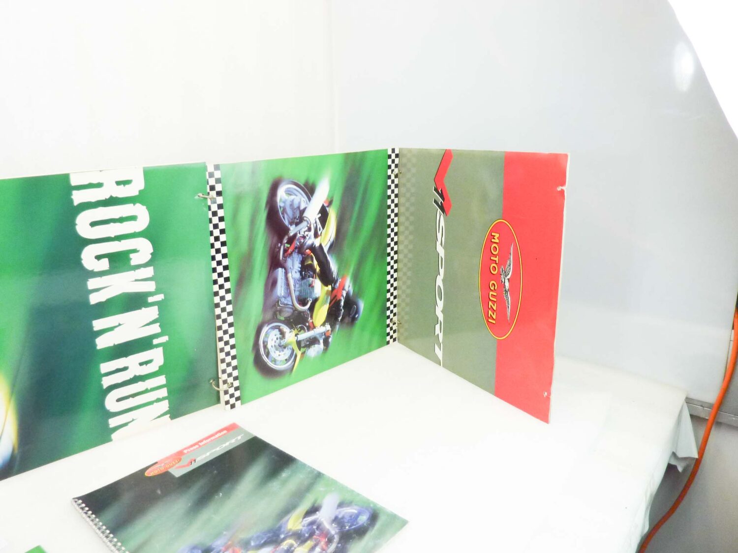 Depliant in forex PVC Guzzi V11 Sport presentazione stampa materiale commerciale NUOVO fondo di magazzino - immagine 2