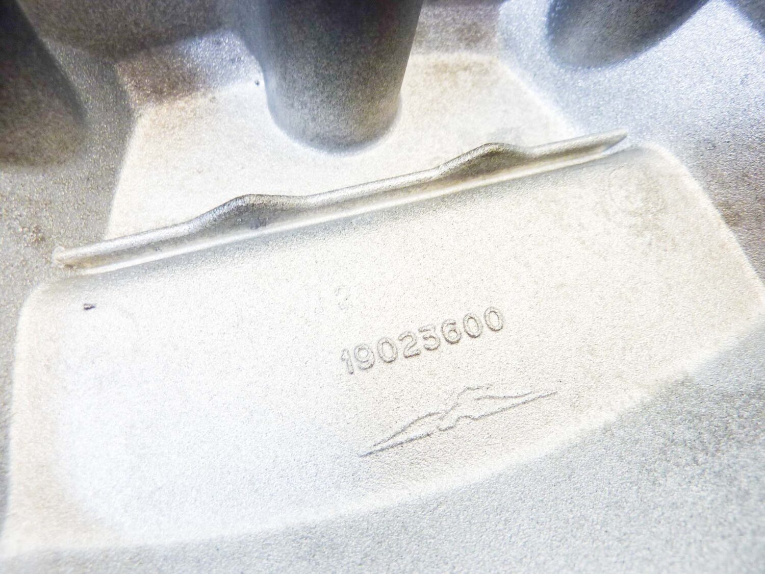 Coperchio punterie Guzzi Florida 350 650 Nevada Base Club 650 coperchio valvole testata 19023600 NUOVO fondo di magazzino - immagine 8
