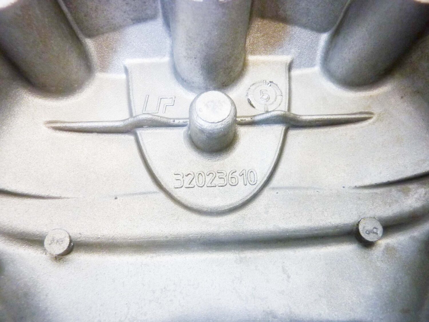 Coperchio punterie Guzzi Breva 750 Nevada Classic 750 cod 32023610 coperchio valvole testata - immagine 9
