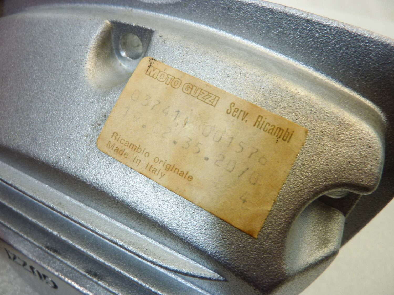 Coperchio punterie Guzzi V35 V50 V65 2V serie piccola coperchio valvole testata 19023600 NUOVO fondo di magazzino - immagine 9