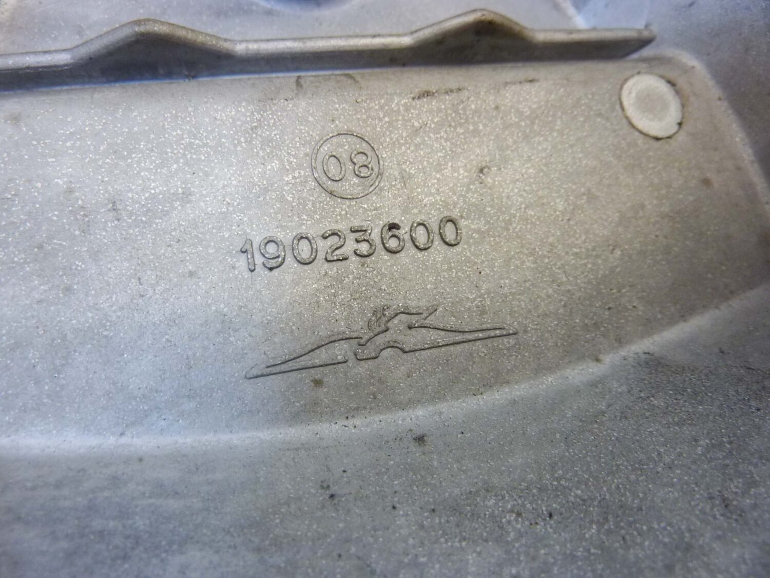 Coperchio punterie Guzzi V35 V50 V65 2V serie piccola coperchio valvole testata 19023600 NUOVO fondo di magazzino - immagine 10
