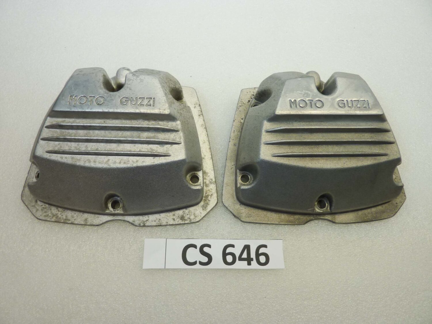 Coppia coperchi punterie Guzzi V35 V50 V65 2V serie piccola coperchio valvole testata 19023600