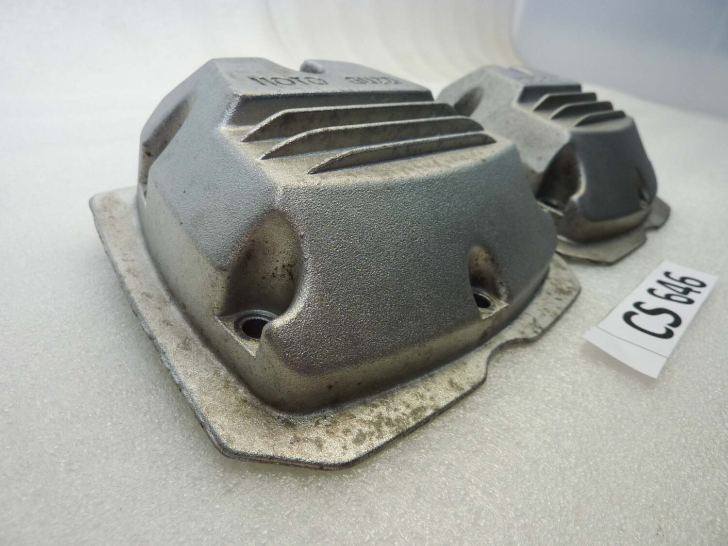 Coppia coperchi punterie Guzzi V35 V50 V65 2V serie piccola coperchio valvole testata 19023600 - immagine 4