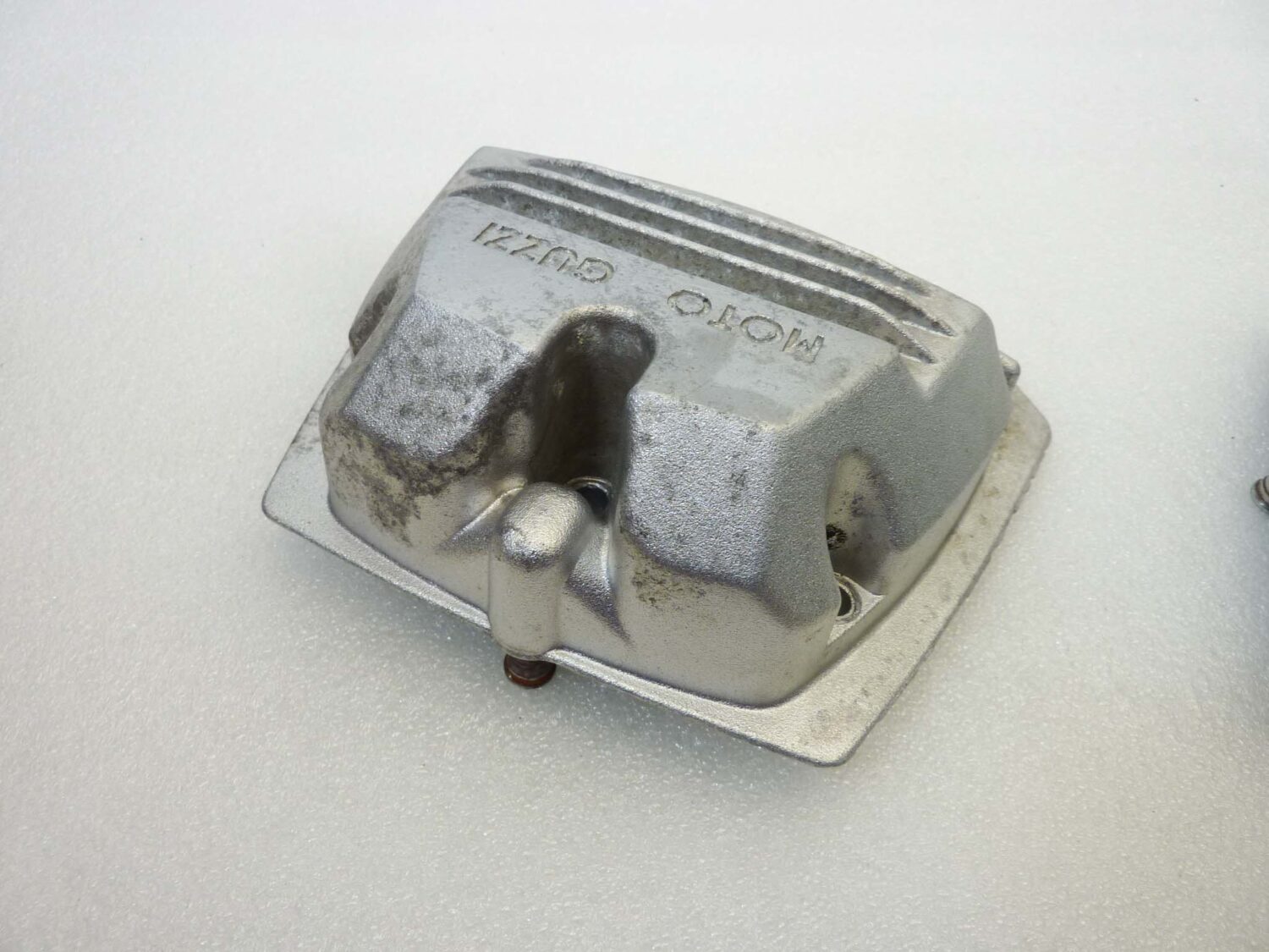 Coppia coperchi punterie Guzzi V35 V50 V65 2V serie piccola coperchio valvole testata 19023600 - immagine 7