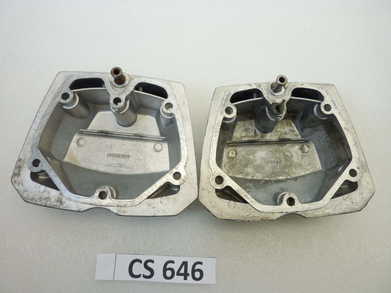 Coppia coperchi punterie Guzzi V35 V50 V65 2V serie piccola coperchio valvole testata 19023600 - immagine 10