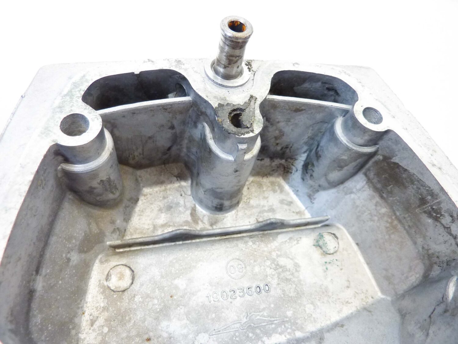 Coppia coperchi punterie Guzzi V35 V50 V65 2V serie piccola coperchio valvole testata 19023600 - immagine 14