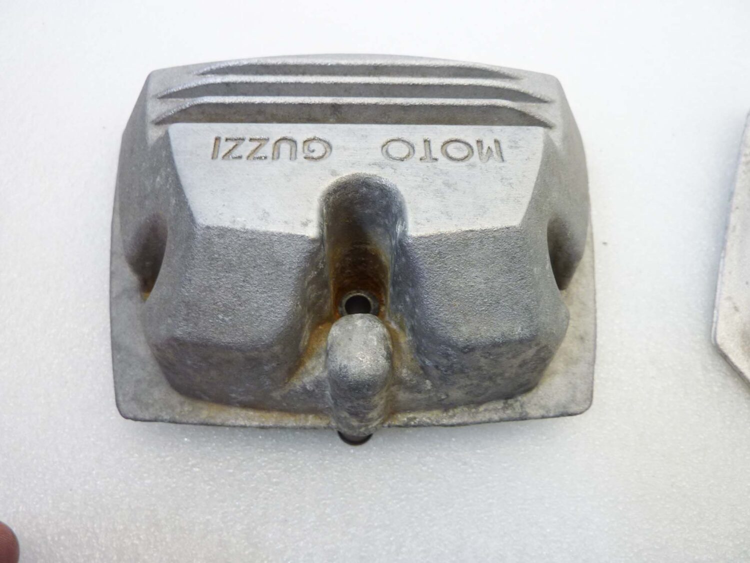Coppia coperchi punterie Guzzi V35 V50 V65 2V serie piccola coperchio valvole testata 19023600 - immagine 6
