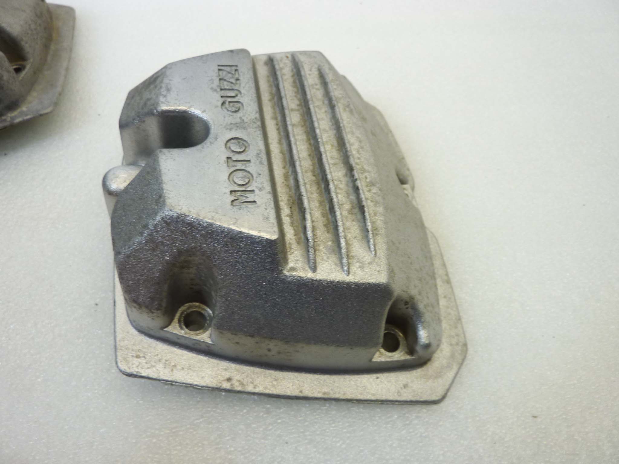 Coppia coperchi punterie Guzzi V35 V50 V65 2V serie piccola coperchio valvole testata 19023600 - immagine 9