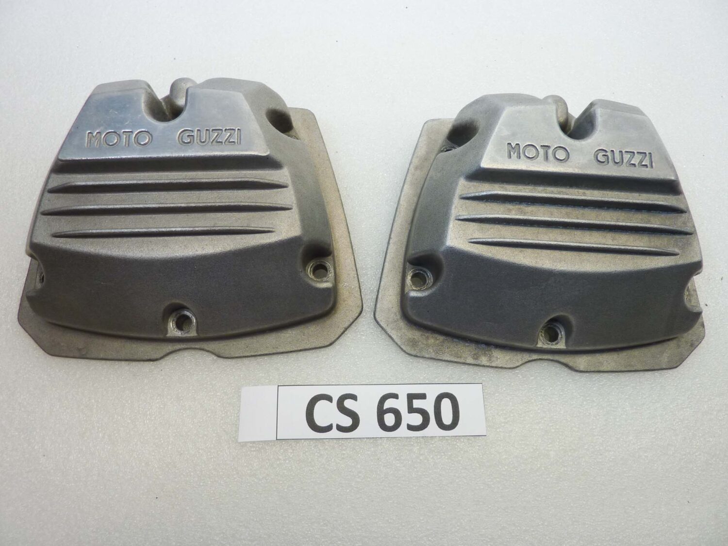 Coppia coperchi punterie Guzzi V35 V50 V65 2V serie piccola coperchio valvole testata 19023600