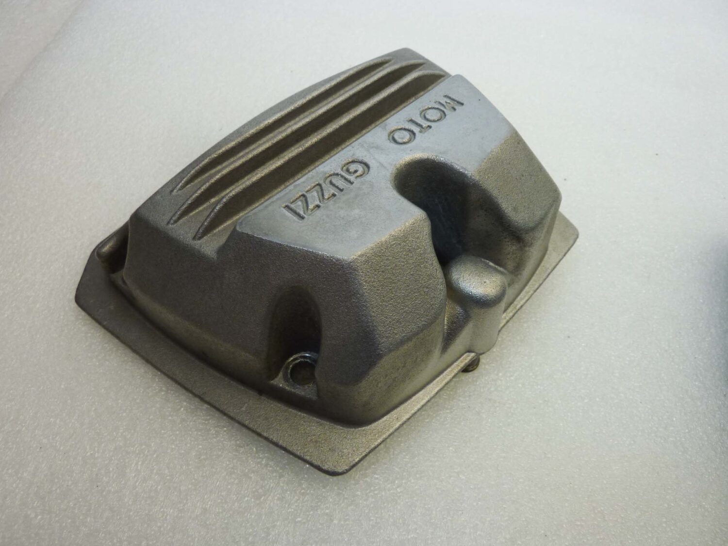 Coppia coperchi punterie Guzzi V35 V50 V65 2V serie piccola coperchio valvole testata 19023600 - immagine 7